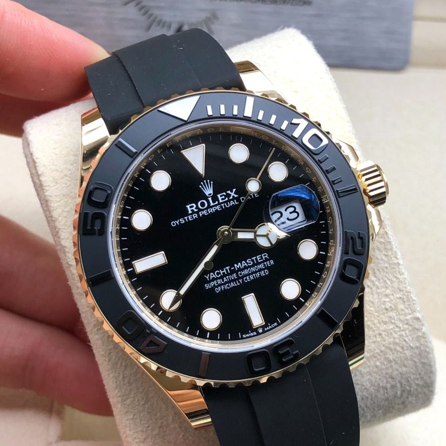 Rolex Yacht-Master 42 226658 (2022) - Black dial 40 mm Yellow Gold case (6/8)