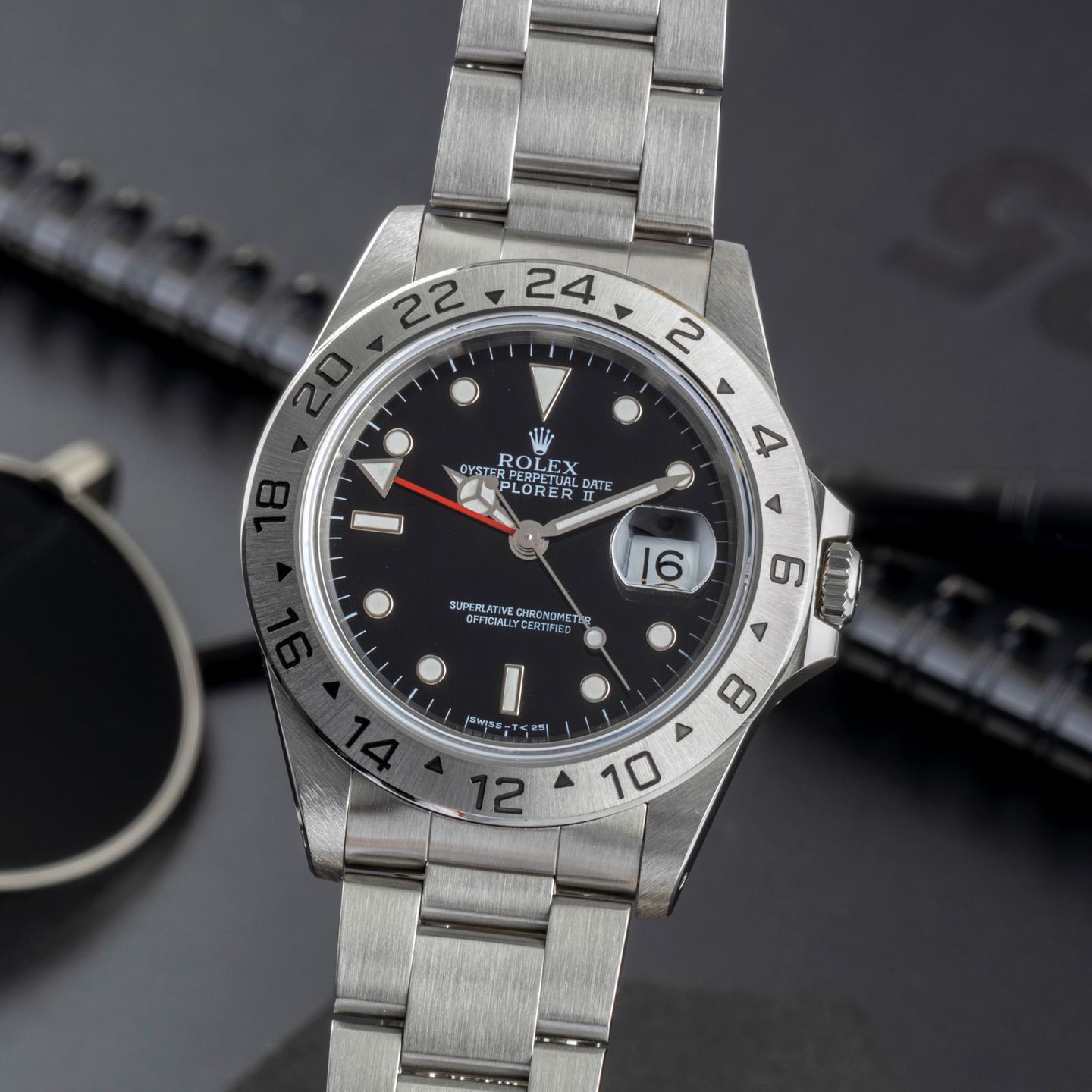 Rolex Explorer II 16570 (1995) - Black dial 40 mm Steel case (3/8)
