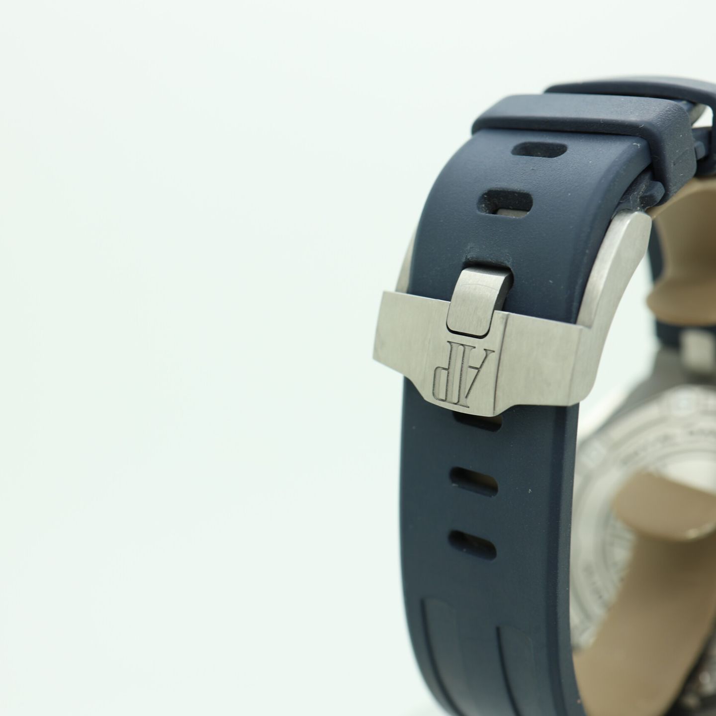 Audemars Piguet Royal Oak Offshore Chronograph 2648TI.OO.A027CA.01 (2020) - 43mm Titanium (6/8)