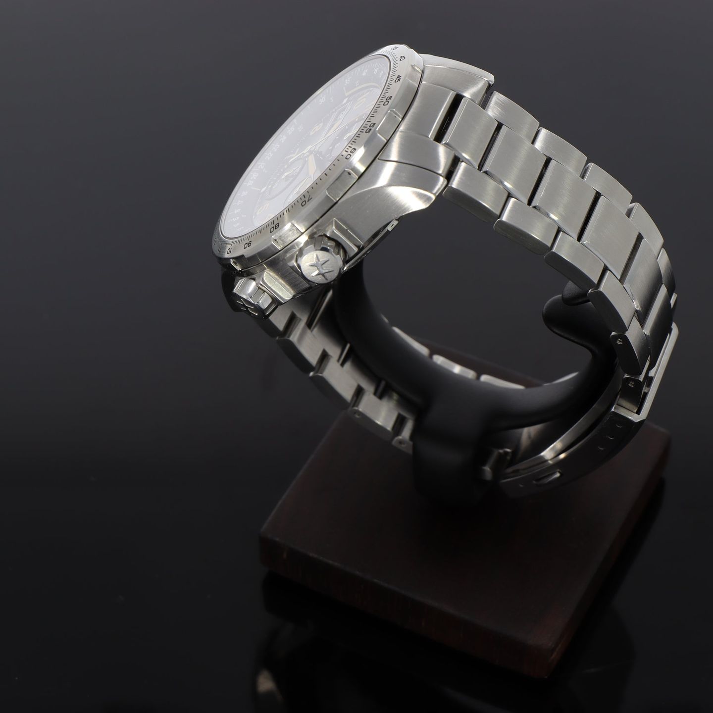 Hamilton Khaki X-Wind H77796535 (2020) - Black dial 45 mm Steel case (5/8)