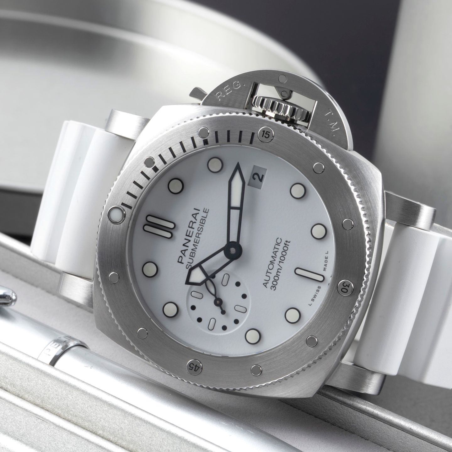 Panerai Luminor Submersible PAM01223 - (2/8)