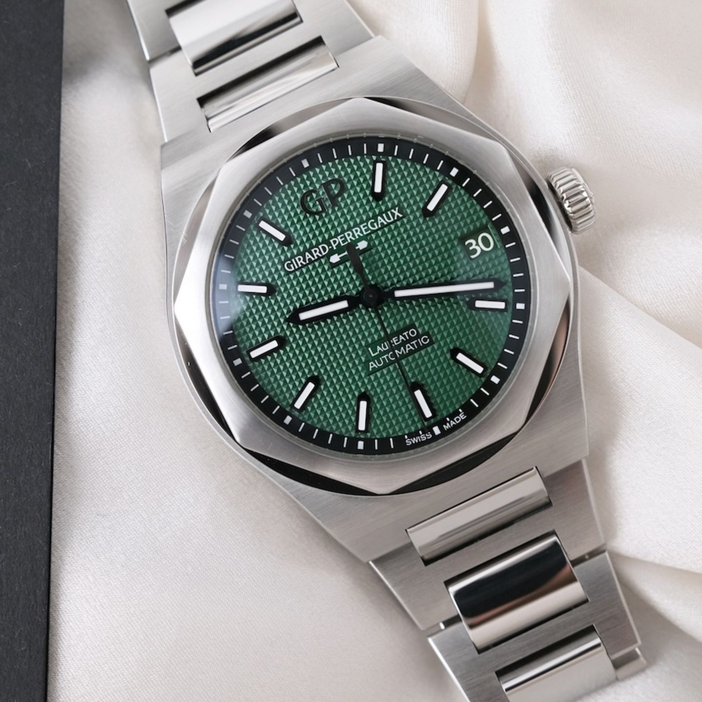 Girard-Perregaux Laureato 81010-11-3153-1CM - (1/8)