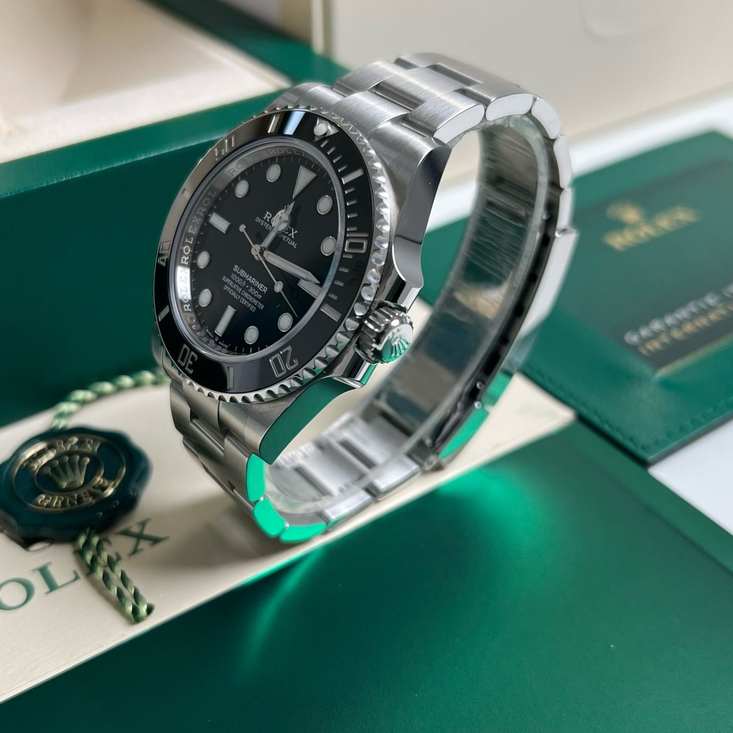 Rolex Submariner No Date 124060 (2024) - Black dial 40 mm Steel case (3/6)