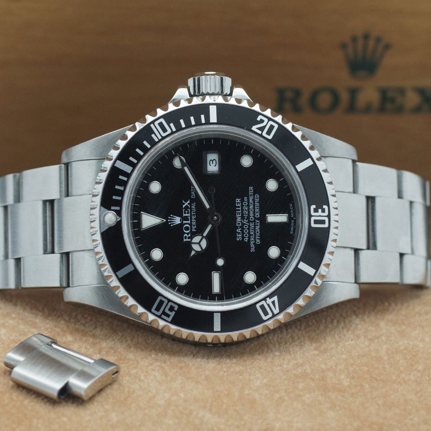 Rolex Sea-Dweller 4000 16600 (2005) - Black dial 40 mm Steel case (1/8)