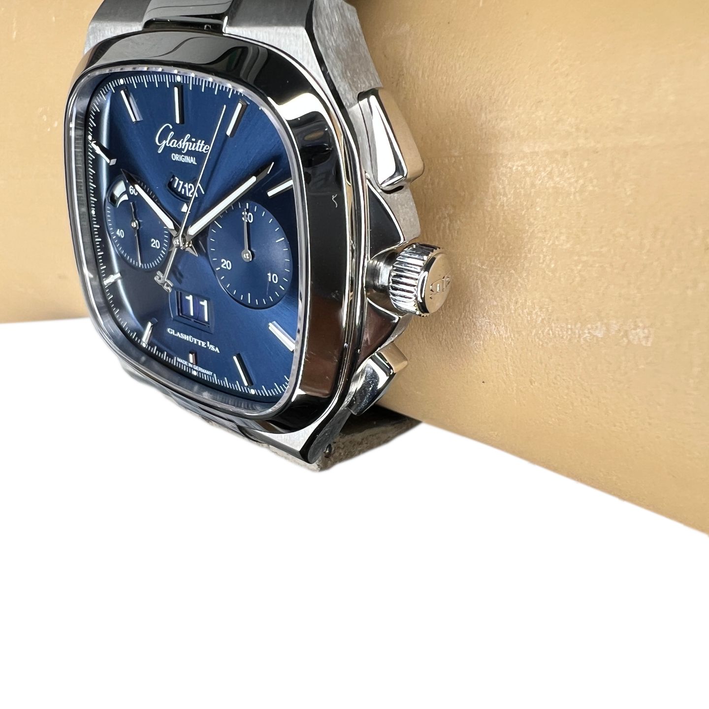 Glashütte Original Seventies Chronograph Panorama Date 1-37-02-08-02-62 (2024) - Blue dial 40 mm Steel case (2/8)