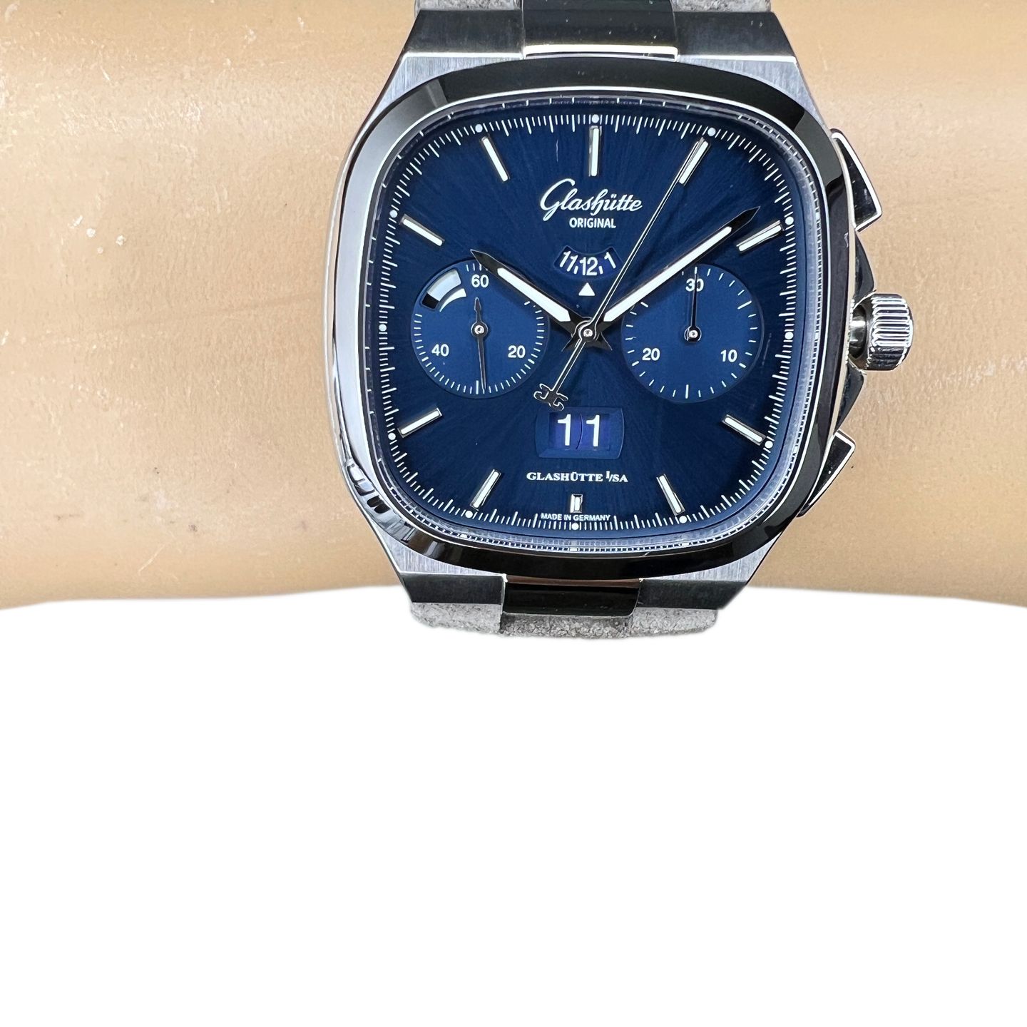 Glashütte Original Seventies Chronograph Panorama Date 1-37-02-08-02-62 (2024) - Blue dial 40 mm Steel case (1/8)