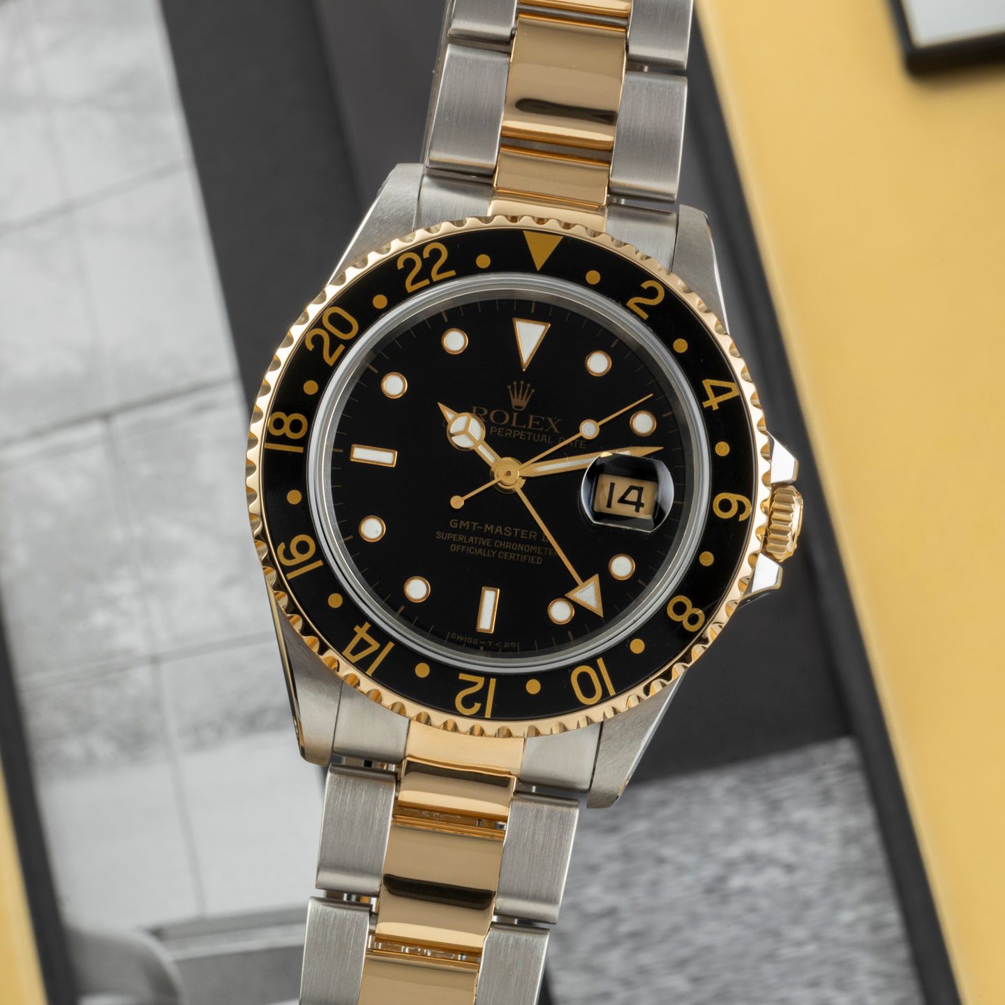 Rolex GMT-Master II 16713 (Onbekend (willekeurig serienummer)) - Zwart wijzerplaat 40mm Goud/Staal (3/8)