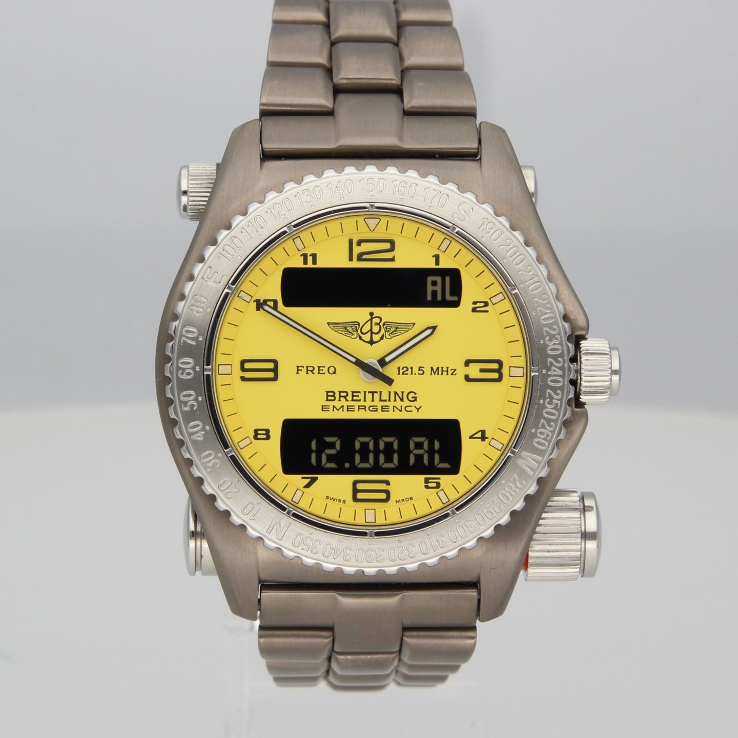 Breitling Emergency E56121.1 (1998) - Yellow dial 43 mm Titanium case (2/8)