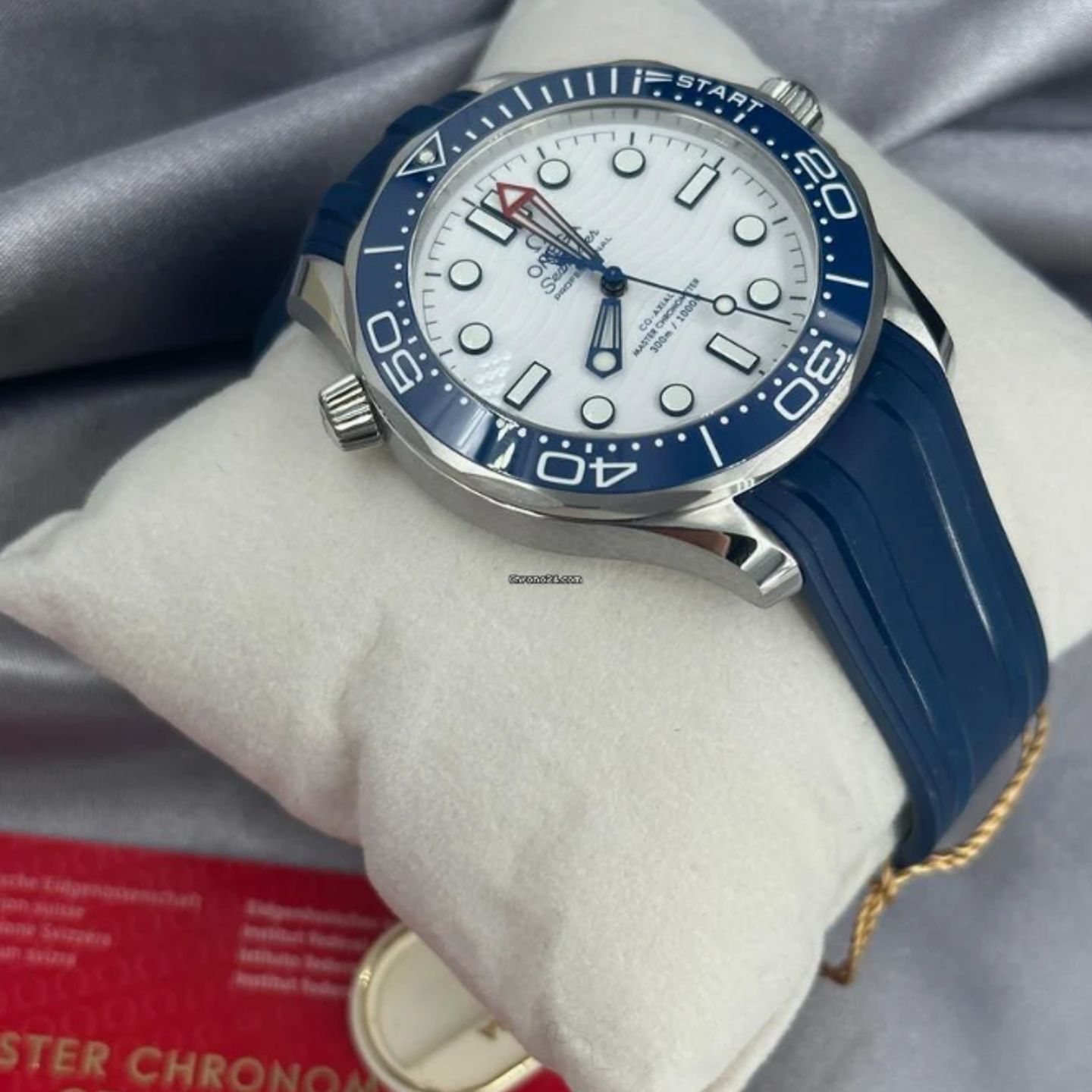 Omega Seamaster Diver 300 M 210.32.42.20.04.002 WHITE RUBBER - (4/8)