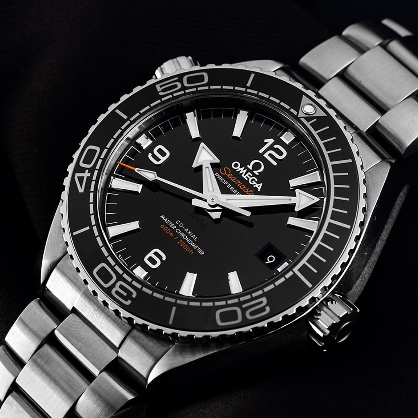 Omega Seamaster Planet Ocean 215.30.44.21.01.001 (2025) - Black dial 44 mm Steel case (3/7)