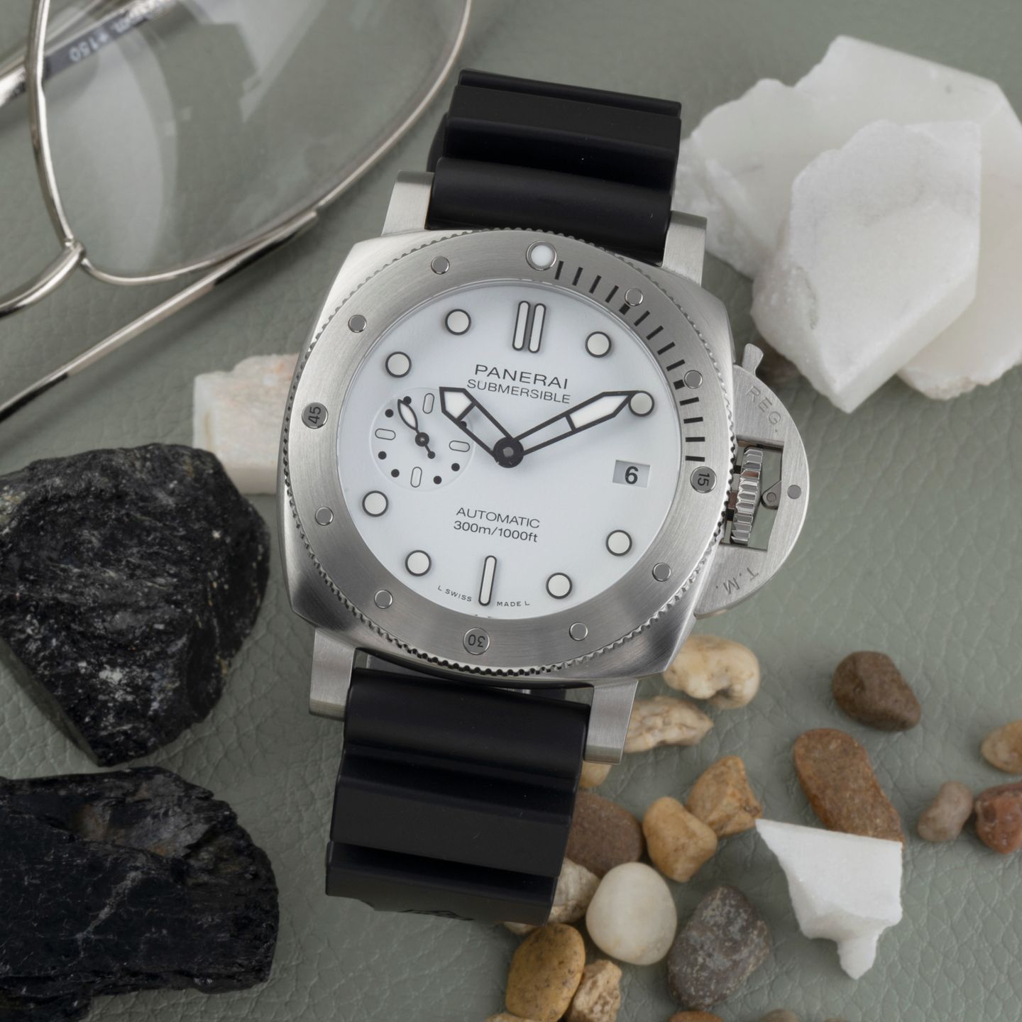 Panerai Luminor Submersible PAM01223 (2022) - White dial 42 mm Steel case (1/8)