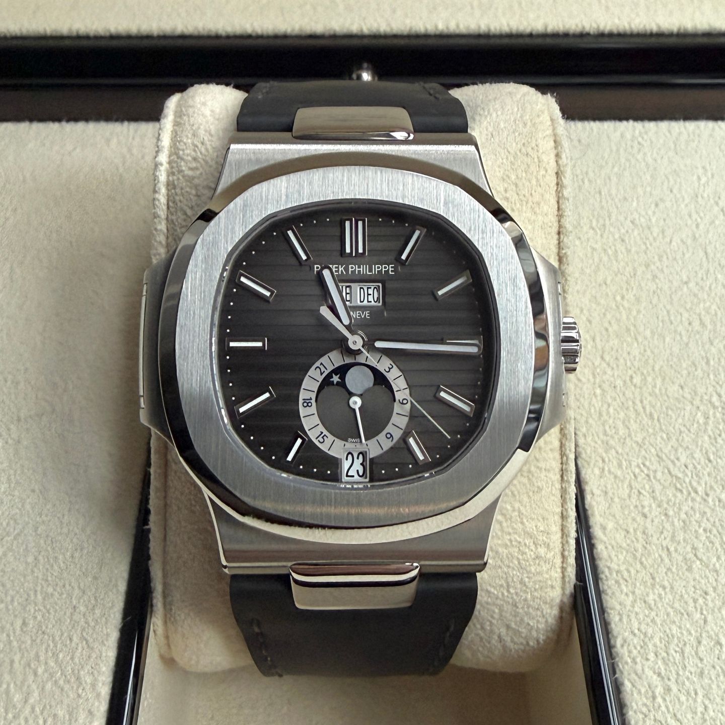 Patek Philippe Nautilus 5726A-001 - (1/7)