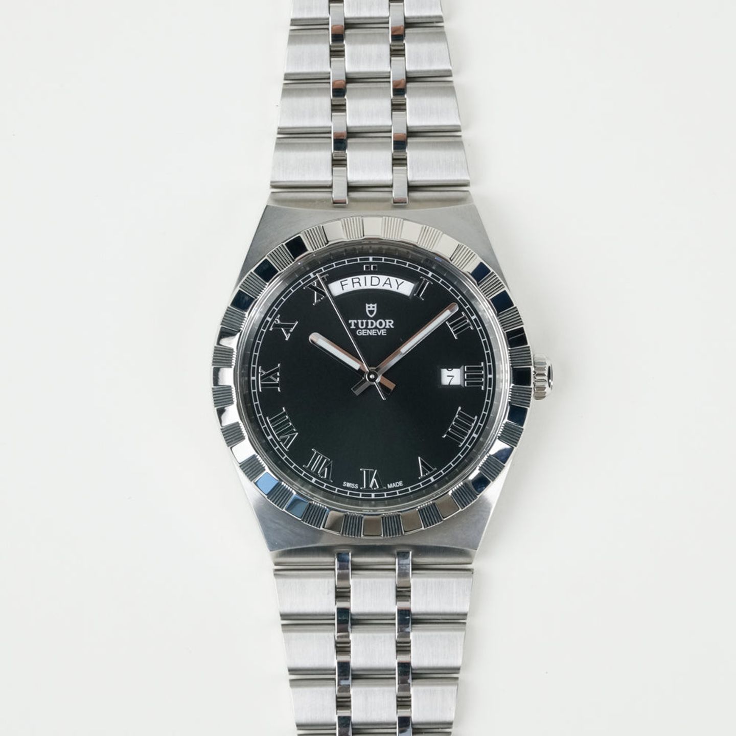 Tudor Royal 28600 (2022) - Black dial 41 mm Steel case (4/8)