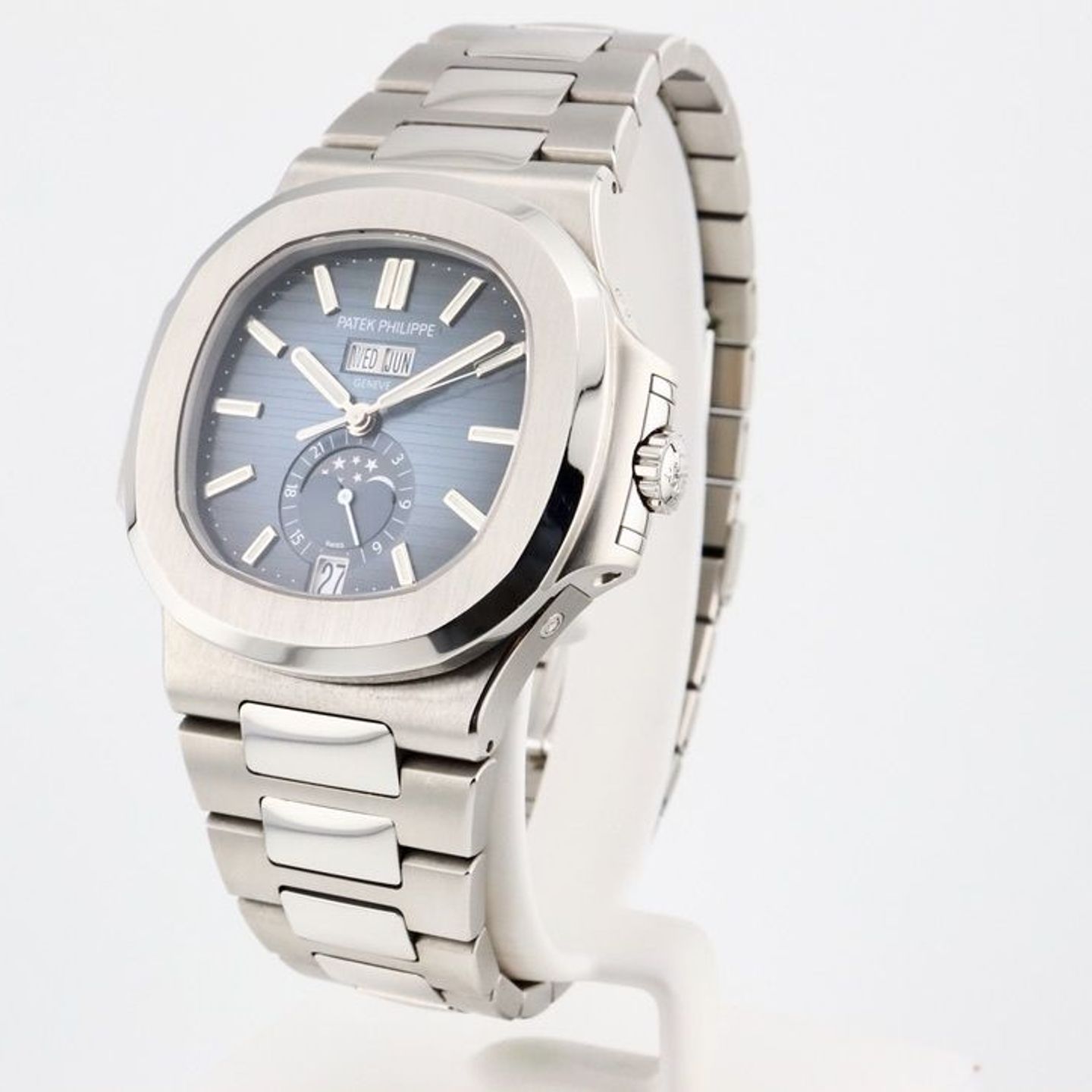 Patek Philippe Nautilus 5726/1A-014 (2019) - Blue dial 40 mm Steel case (2/8)