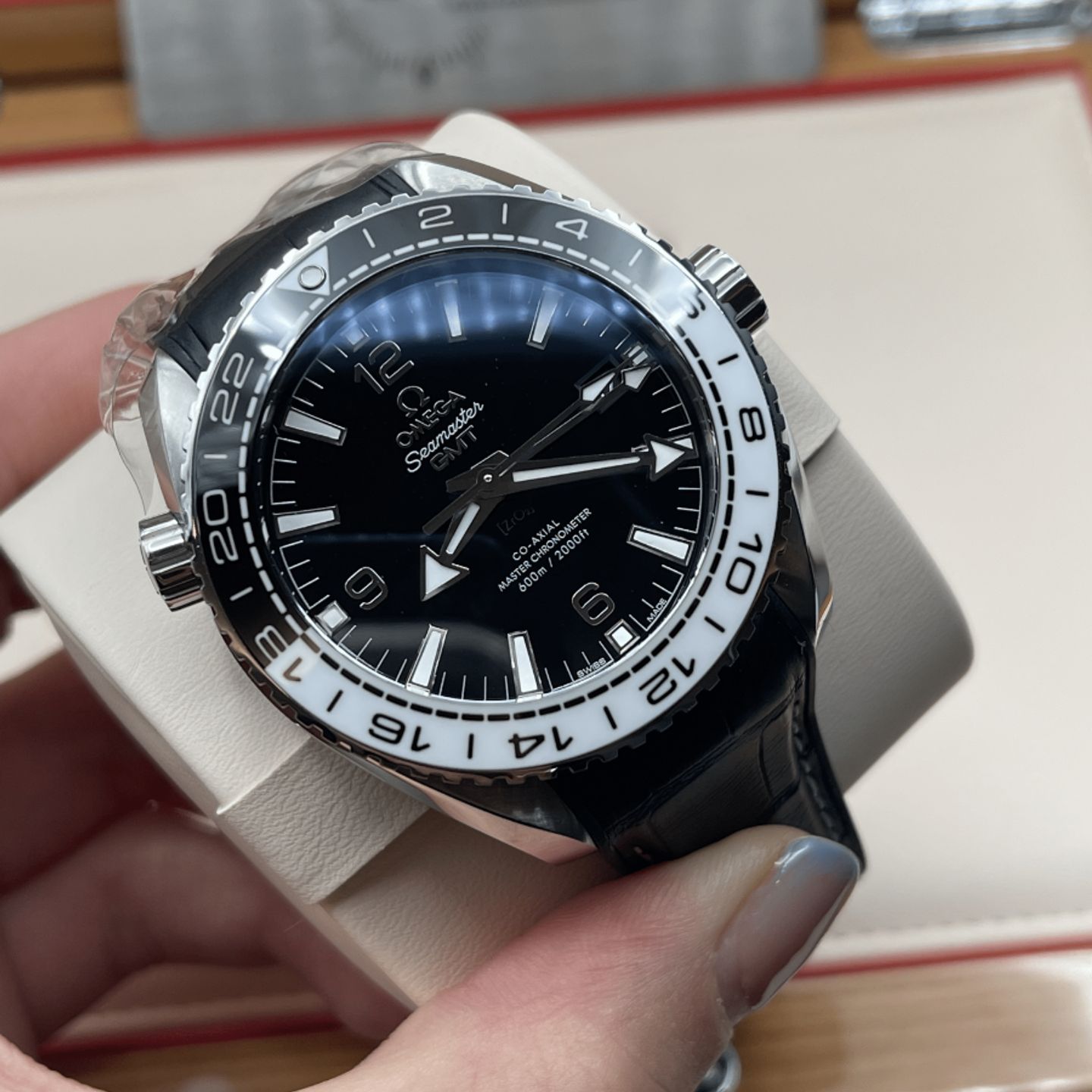 Omega Seamaster Planet Ocean 215.33.44.22.01.001 - (2/8)