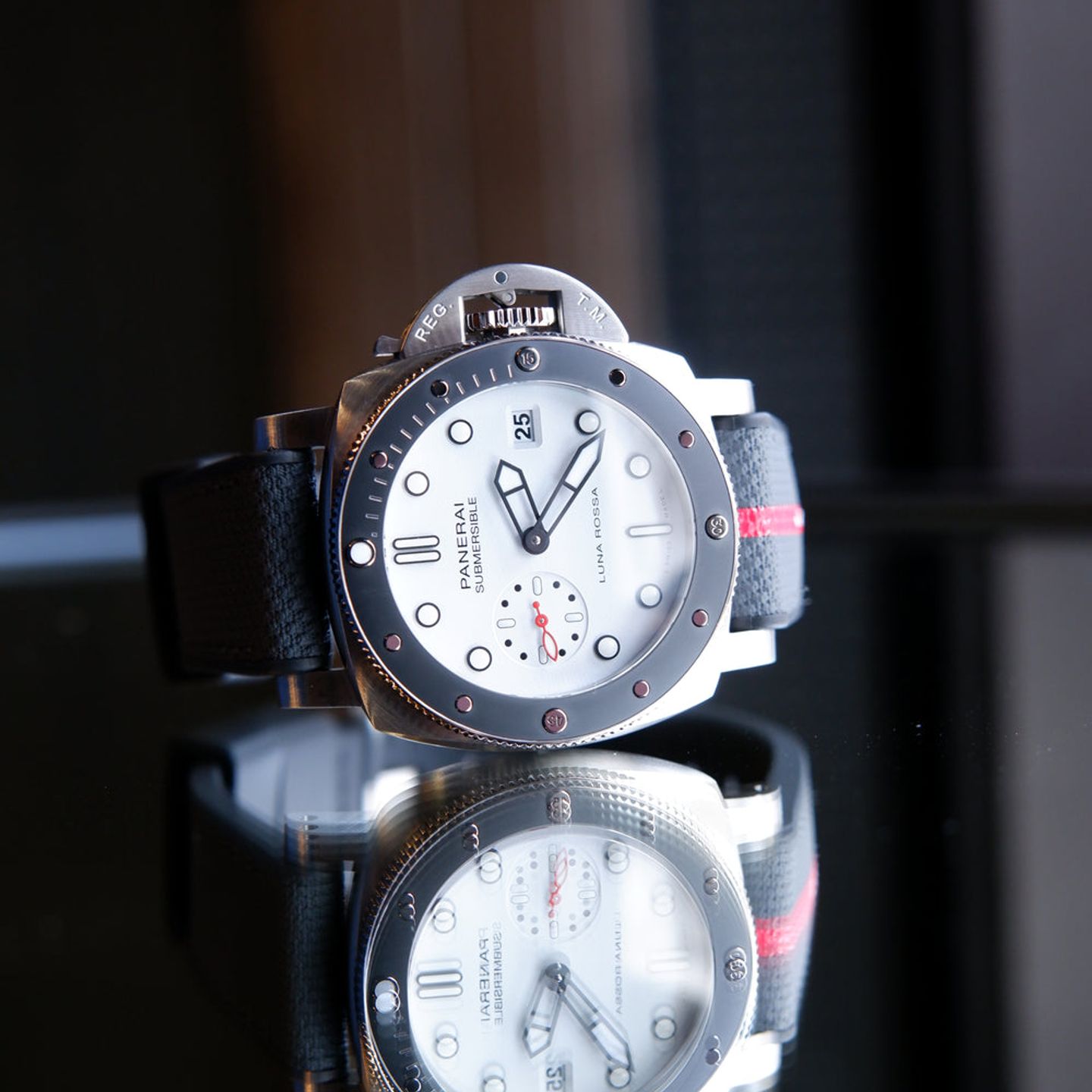 Panerai Submersible PAM01579 (2026) - White dial 42 mm Steel case (1/2)