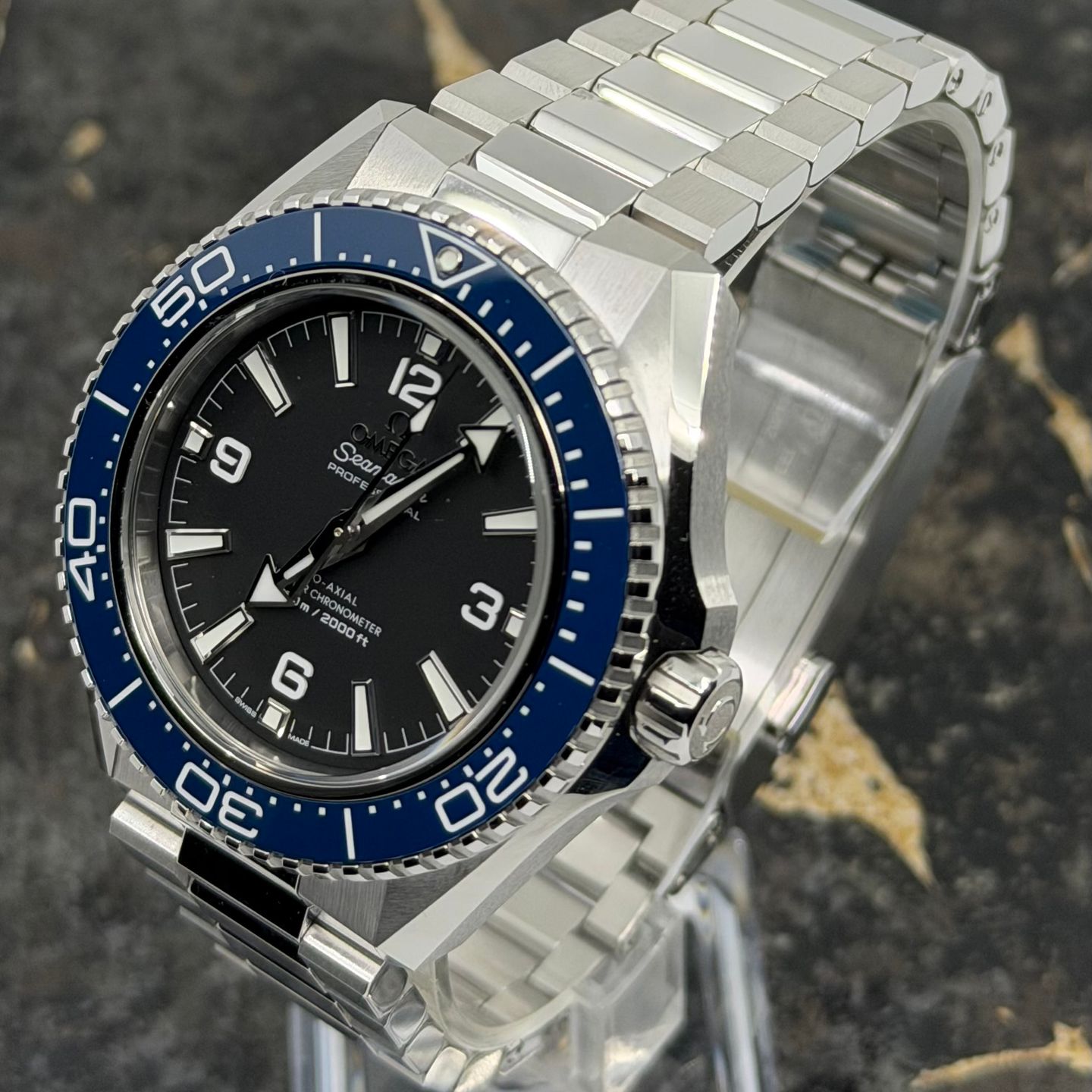 Omega Seamaster Planet Ocean 217.30.42.21.01.002 (2026) - Zwart wijzerplaat 42mm Titanium (4/8)