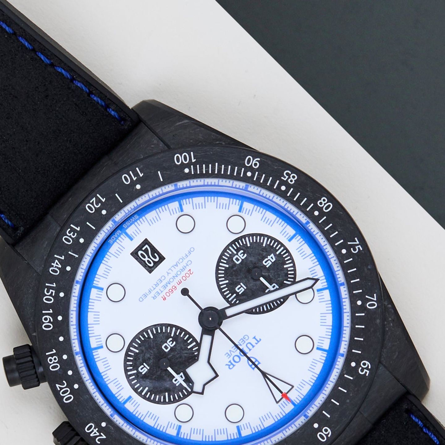 Tudor Black Bay Chrono 79377KN (2025) - White dial 42 mm Carbon case (4/8)