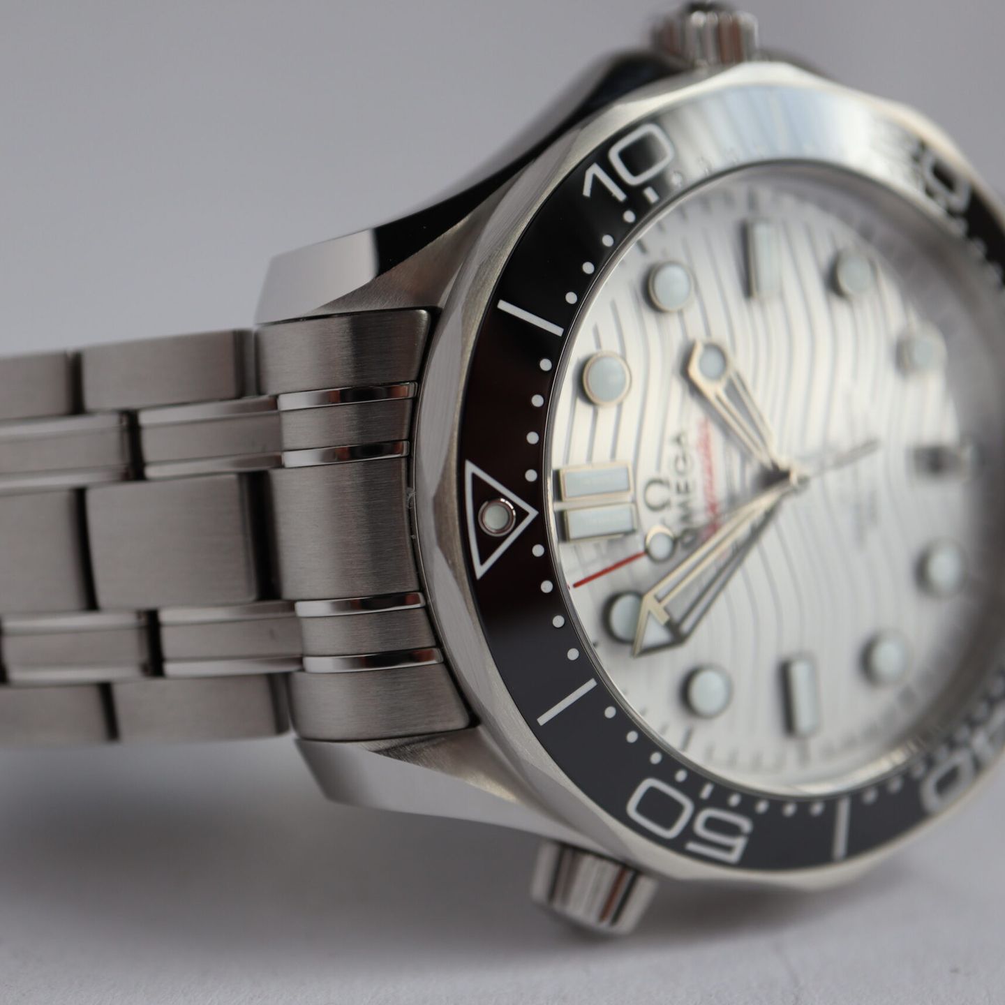 Omega Seamaster Diver 300 M 210.30.42.20.04.001 (2024) - Wit wijzerplaat 42mm Staal (6/8)