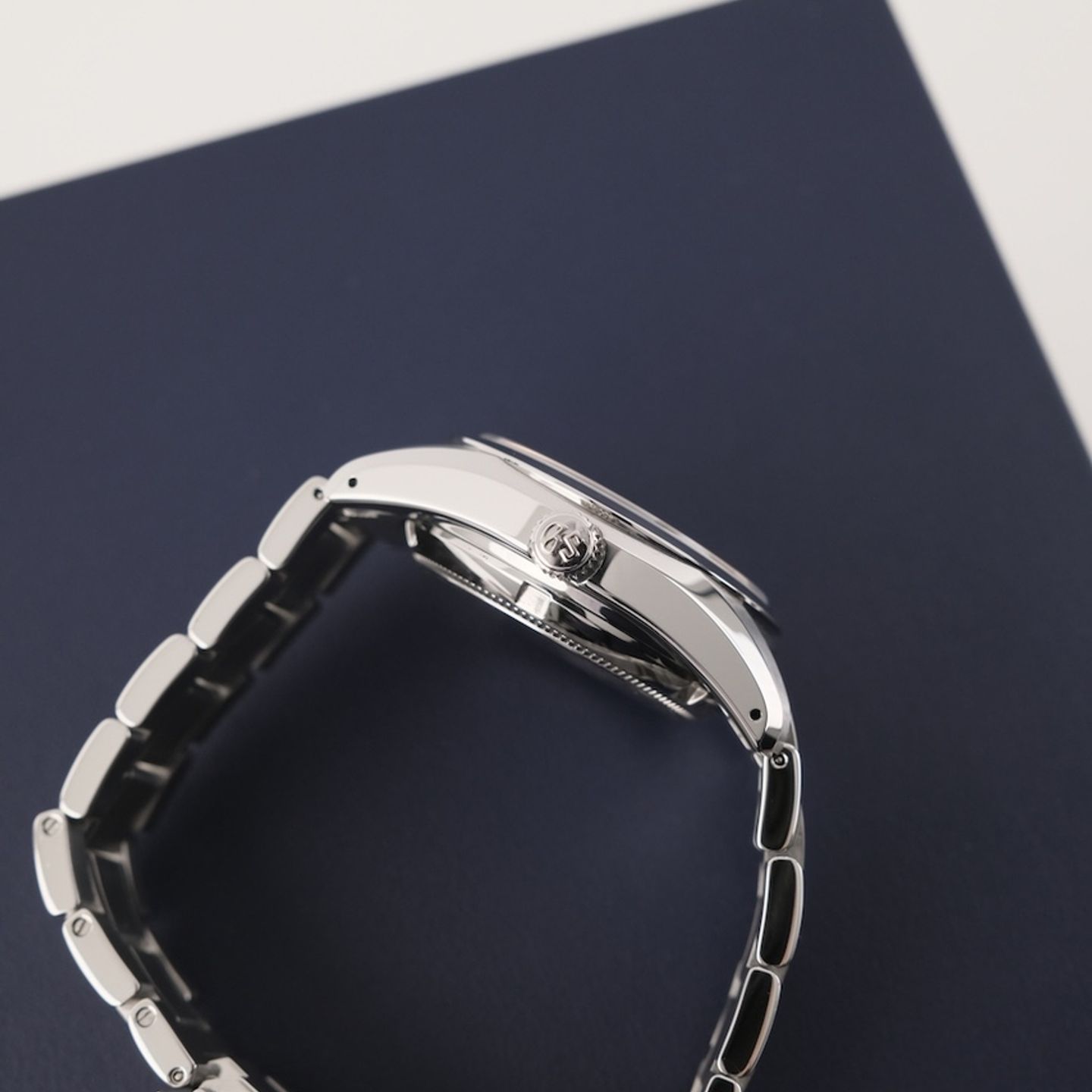 Grand Seiko Heritage Collection SBGR325G (2025) - Blue dial 38 mm Steel case (4/8)