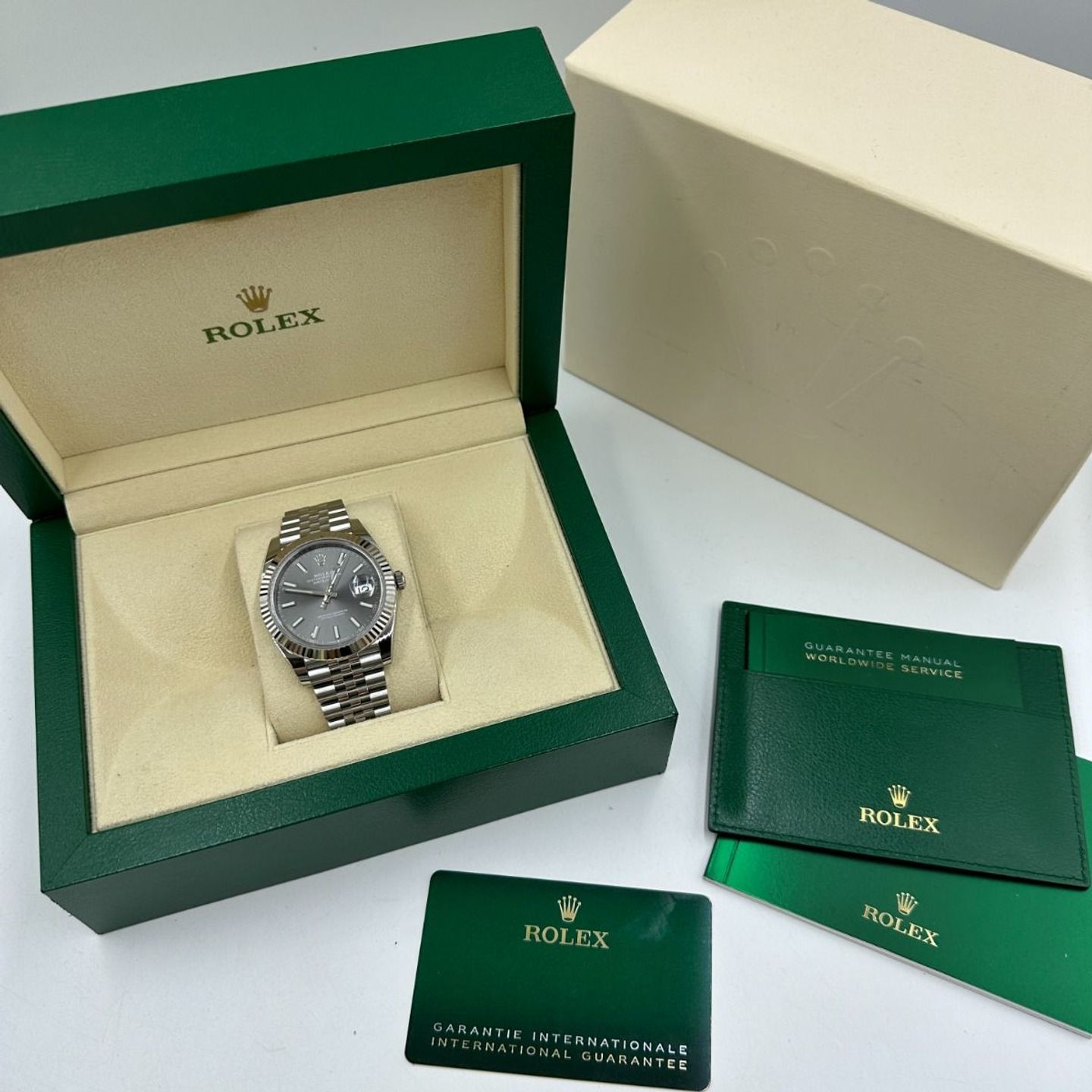 Rolex Datejust 41 126334 (2022) - Grijs wijzerplaat 41mm Staal (2/8)