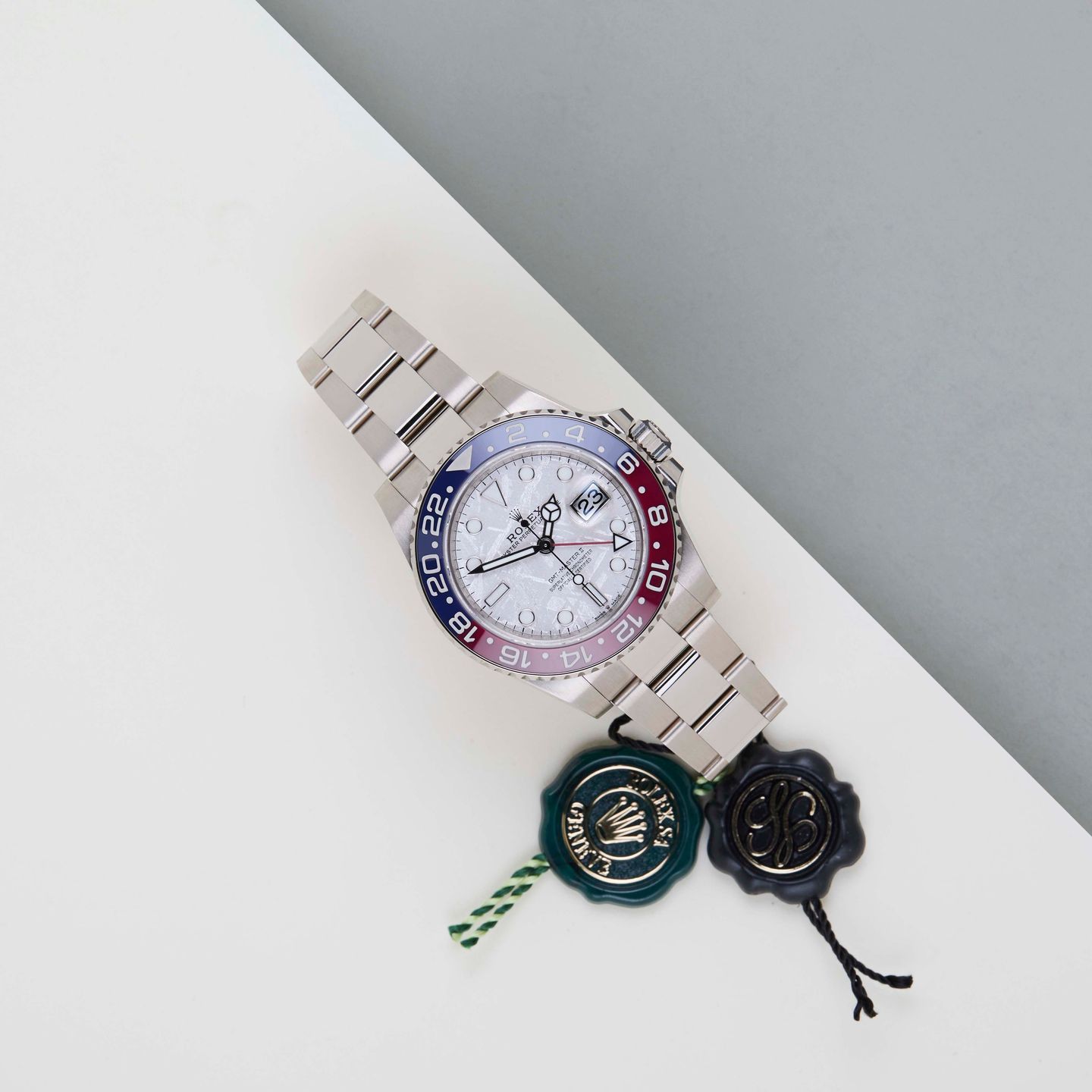 Rolex GMT-Master II 126719BLRO (2023) - 40 mm White Gold case (2/8)