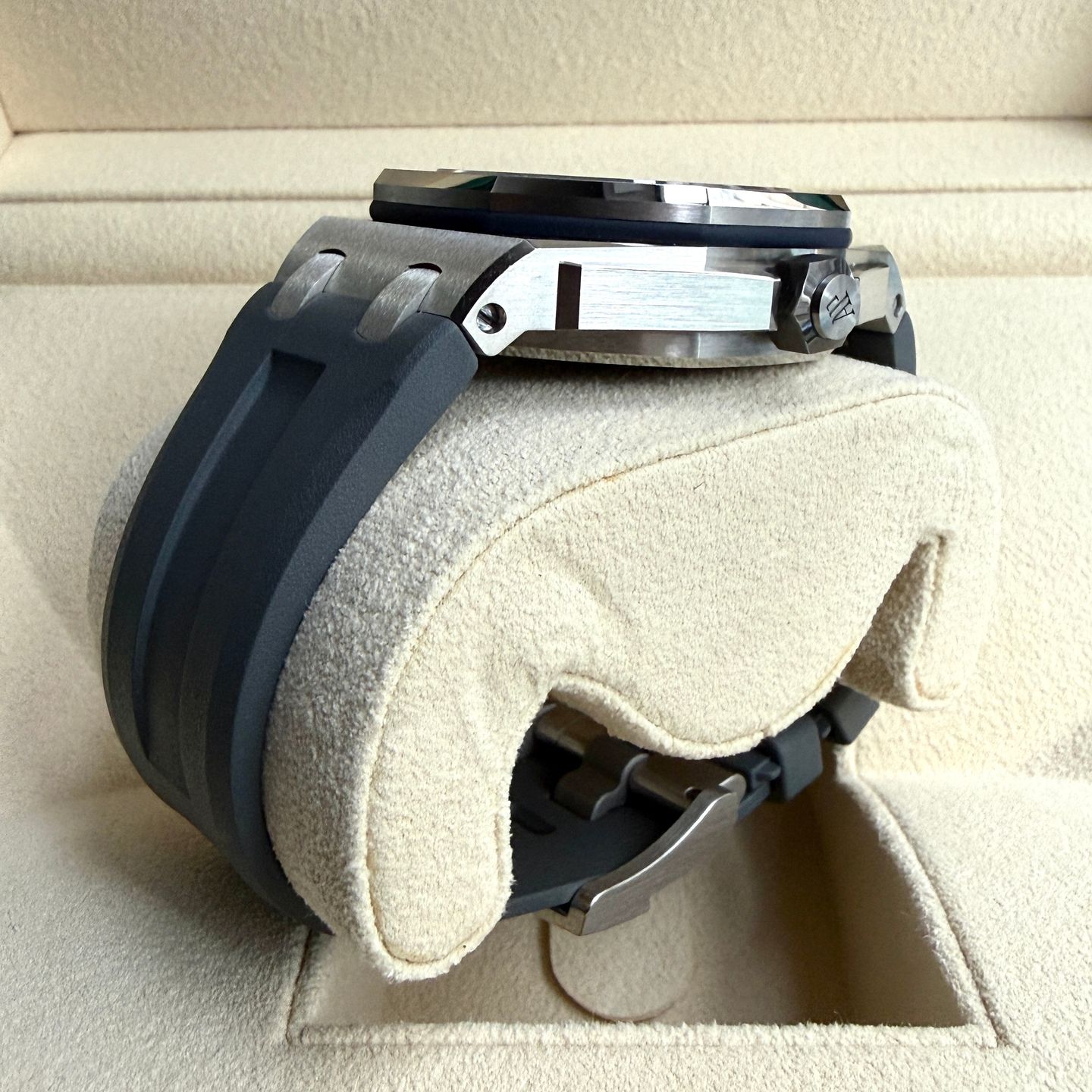 Audemars Piguet Royal Oak Offshore Diver 15720ST.OO.A009CA.01 - (7/14)