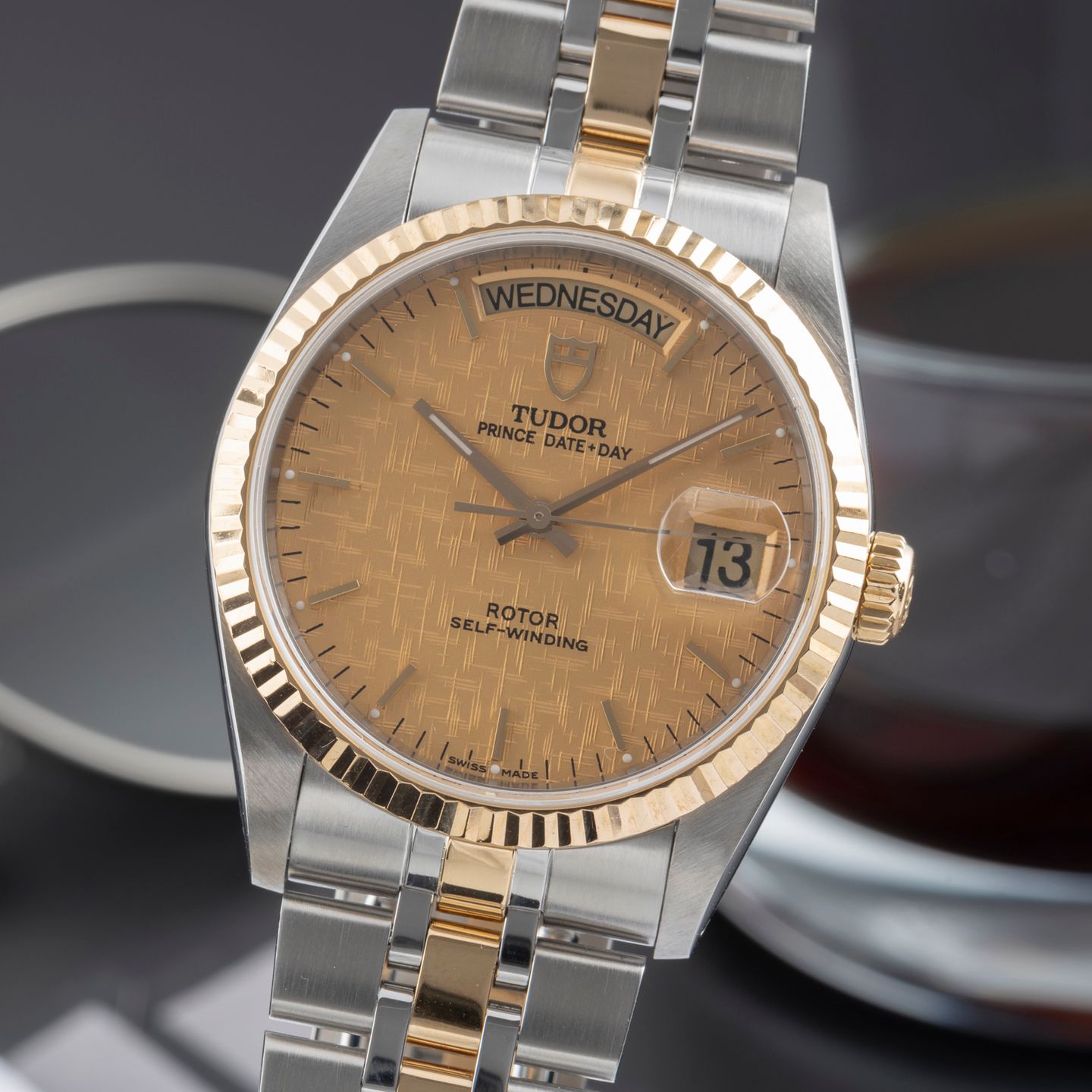 Tudor Prince Date 76213 - (3/8)