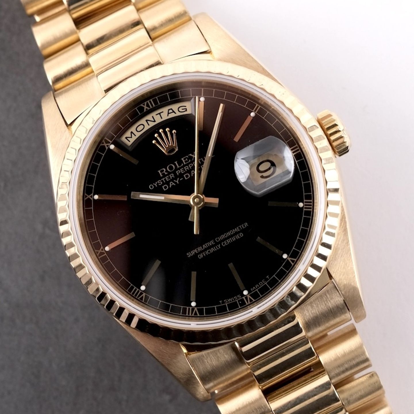 Rolex Day-Date 36 18238 (1997) - Black dial 36 mm Yellow Gold case (1/8)