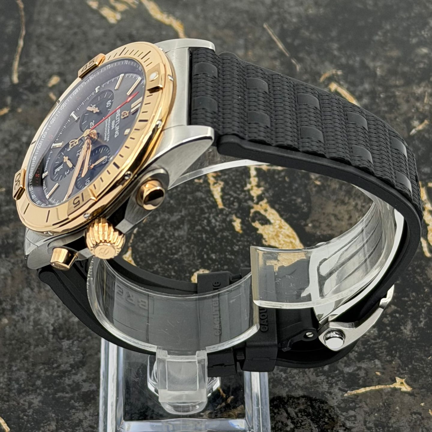 Breitling Chronomat 42 UB0134101B1S1 (2026) - Green dial 43 mm Gold/Steel case (5/8)