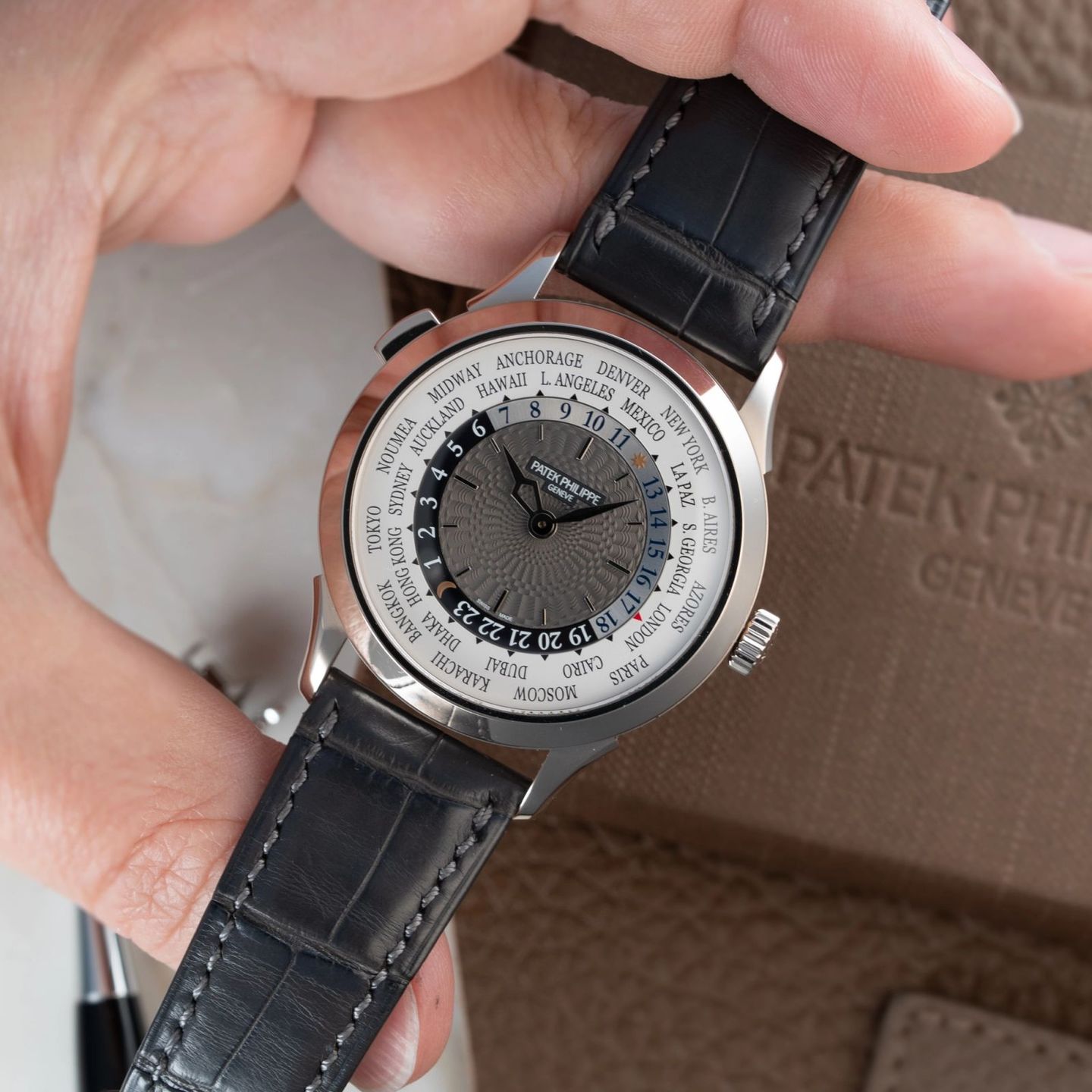 Patek Philippe World Time 5230G - (4/8)