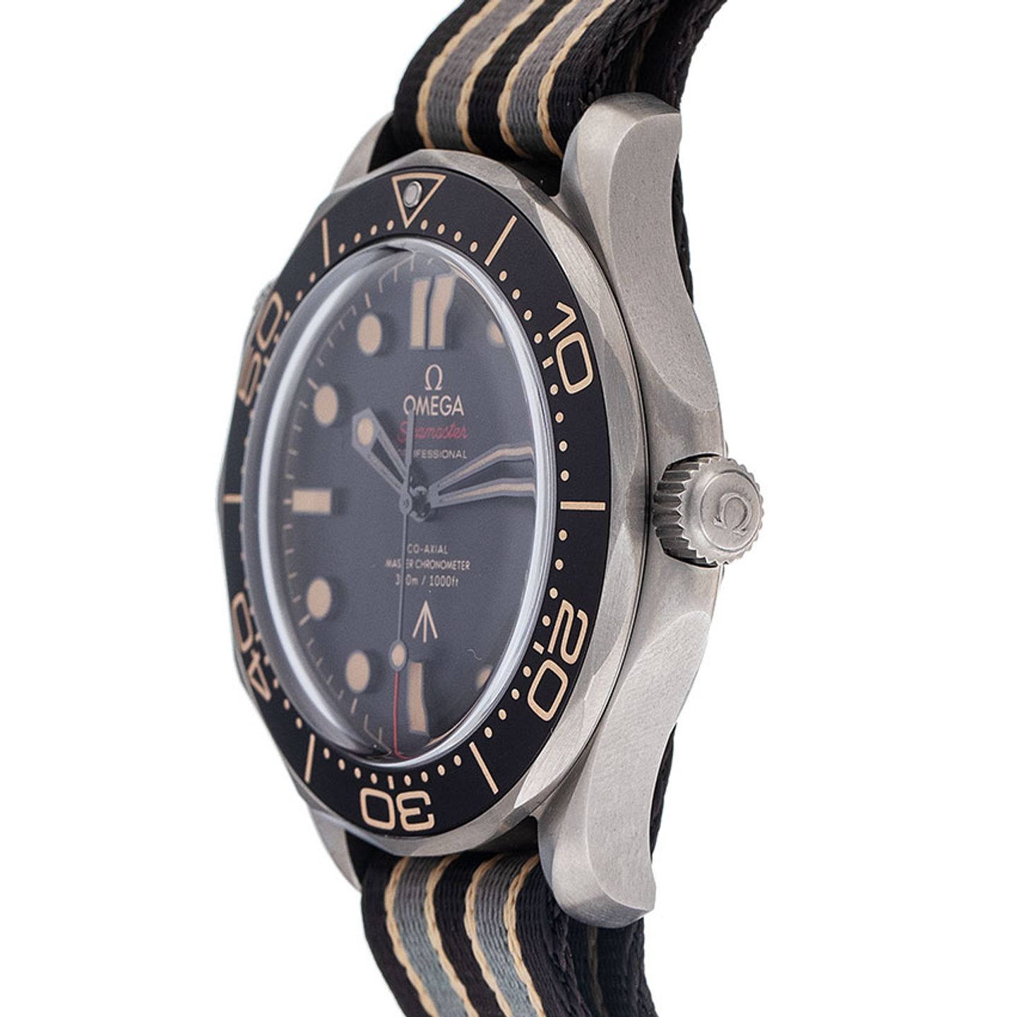 Omega Seamaster Diver 300 M 210.92.42.20.01.001 (2026) - Brown dial 42 mm Titanium case (4/7)