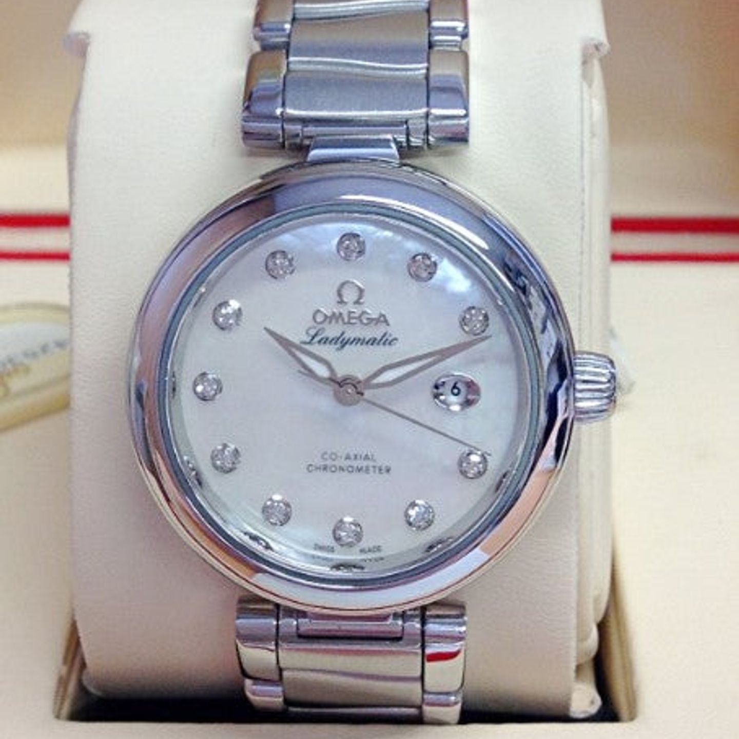Omega De Ville Ladymatic 425.30.34.20.55.002 (2025) - Pearl dial 34 mm Steel case (1/1)