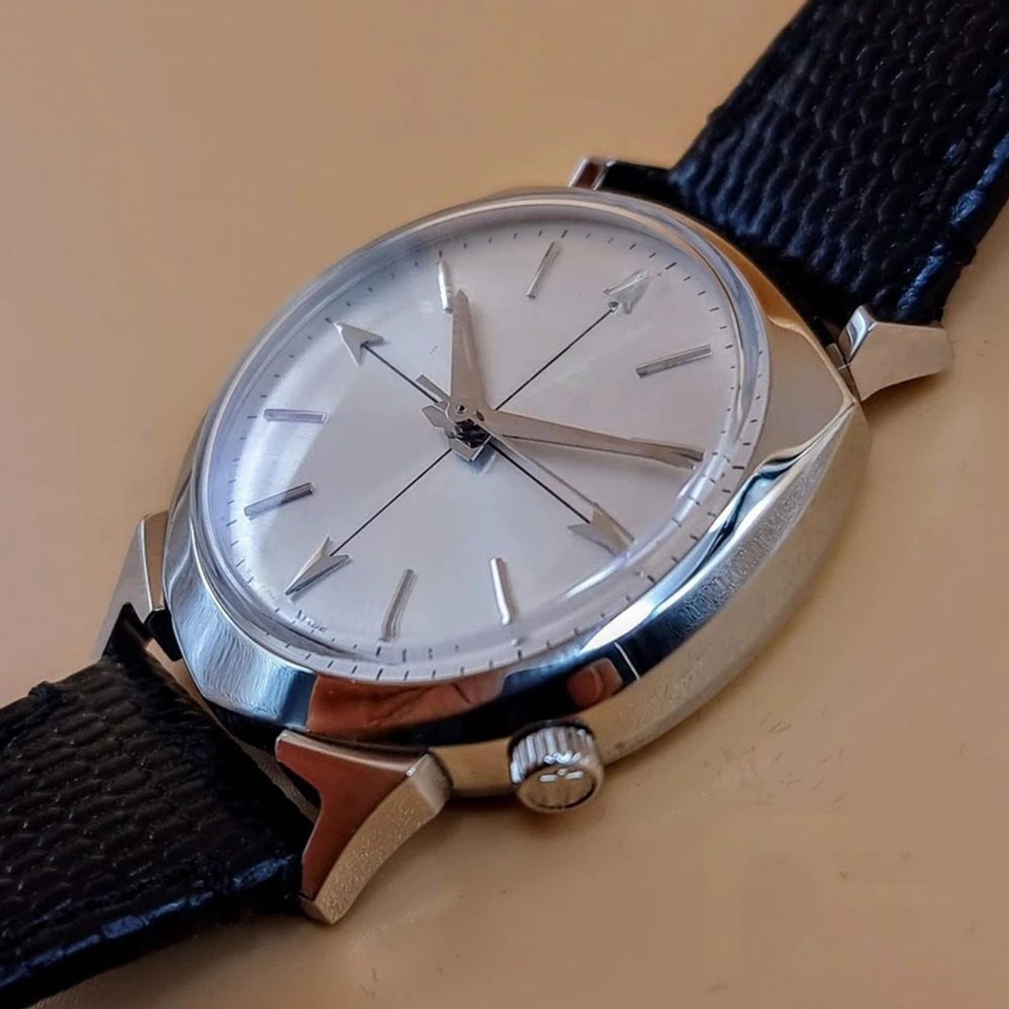 Bulova Accutron 2SW6A001 (2025) - Silver dial 33 mm Steel case (3/8)