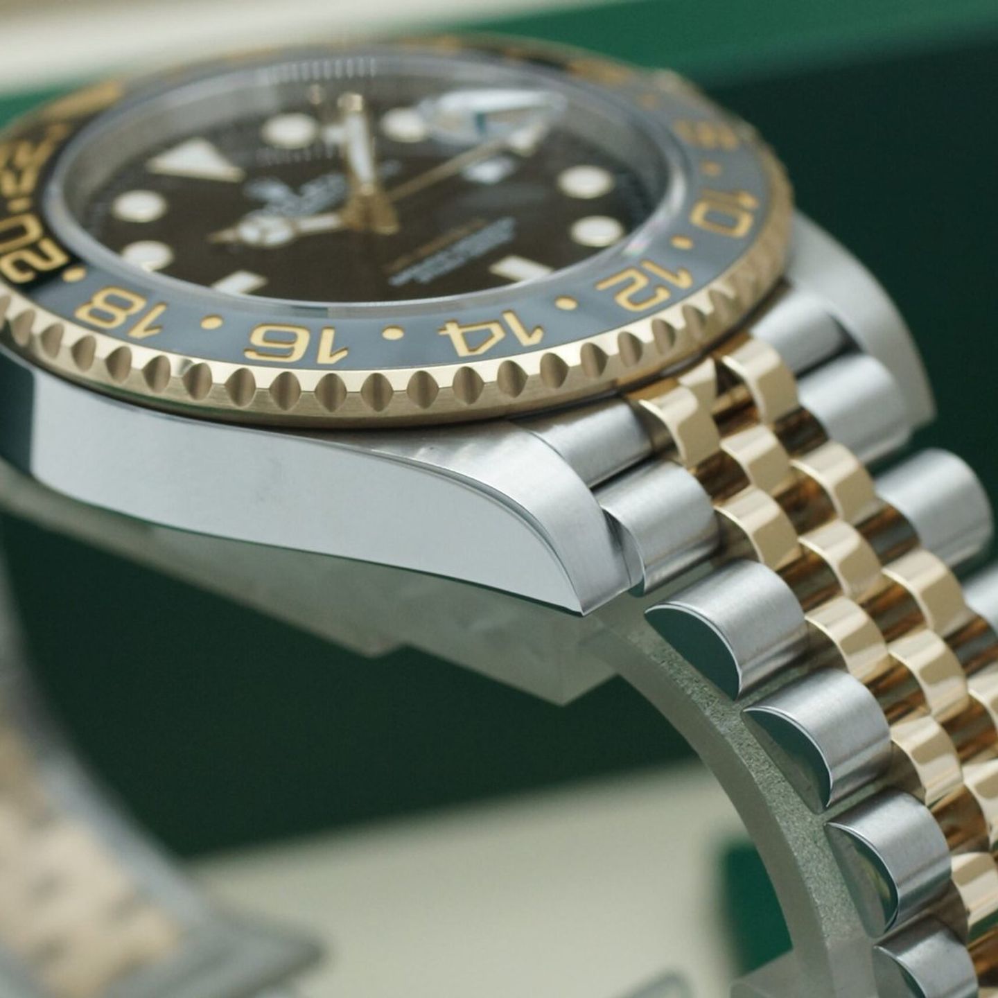 Rolex GMT-Master II 126713GRNR (2023) - Zwart wijzerplaat 40mm Goud/Staal (7/8)