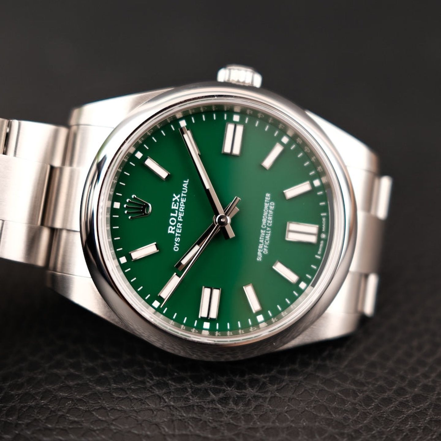 Rolex Oyster Perpetual 41 124300 (2023) - Green dial 41 mm Steel case (3/8)