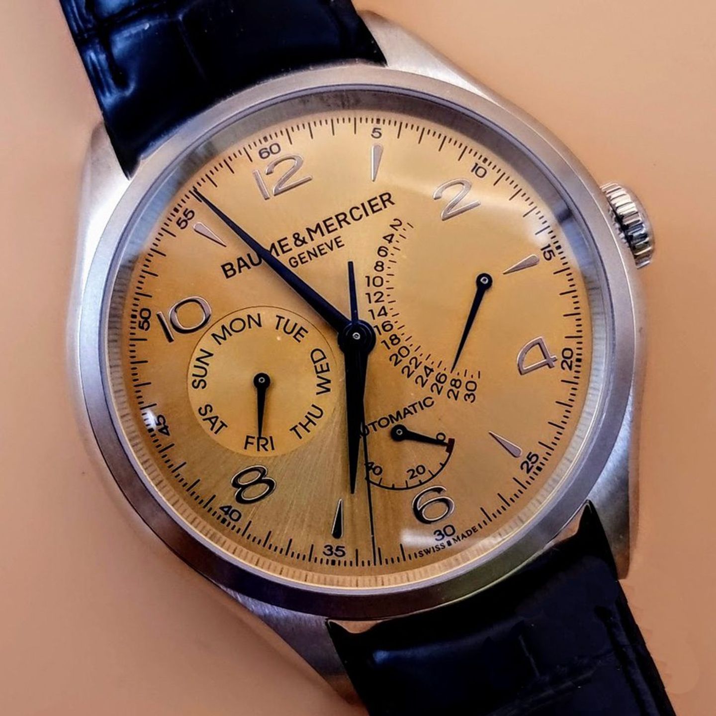 Baume & Mercier Clifton M0A10189 (2025) - Gold dial 43 mm Steel case (2/8)