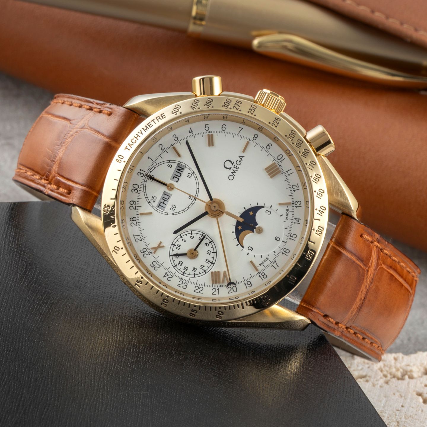 Omega Speedmaster Reduced 3131.20 (Unknown (random serial)) - White dial 39 mm Yellow Gold case (2/8)