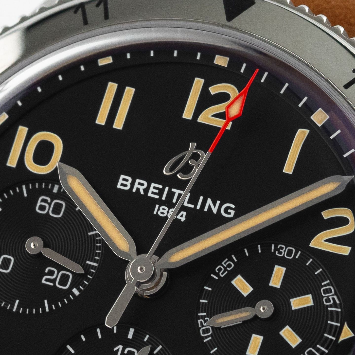 Breitling Classic AVI A233803A1B1X1 (2025) - Zwart wijzerplaat 42mm Staal (3/7)