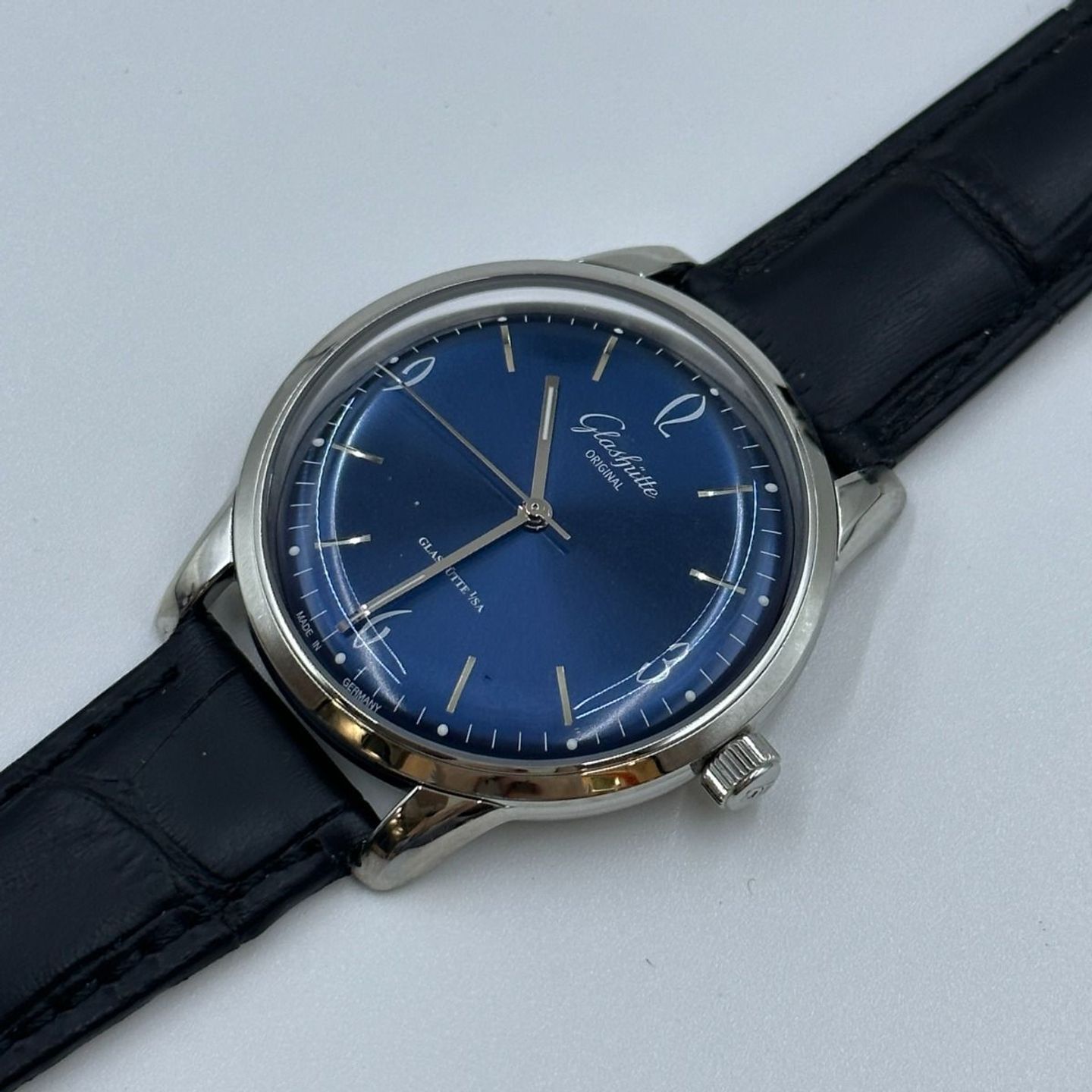 Glashütte Original Sixties 1-39-52-06-02-04 (2024) - Blue dial 39 mm Steel case (3/8)