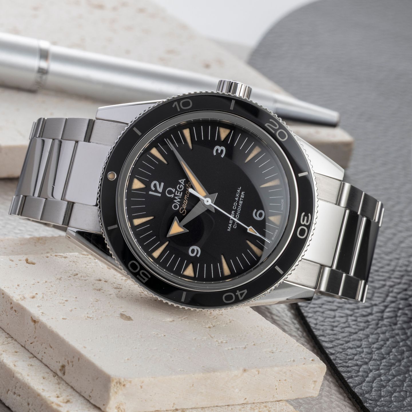 Omega Seamaster 300 233.30.41.21.01.001 - (2/8)