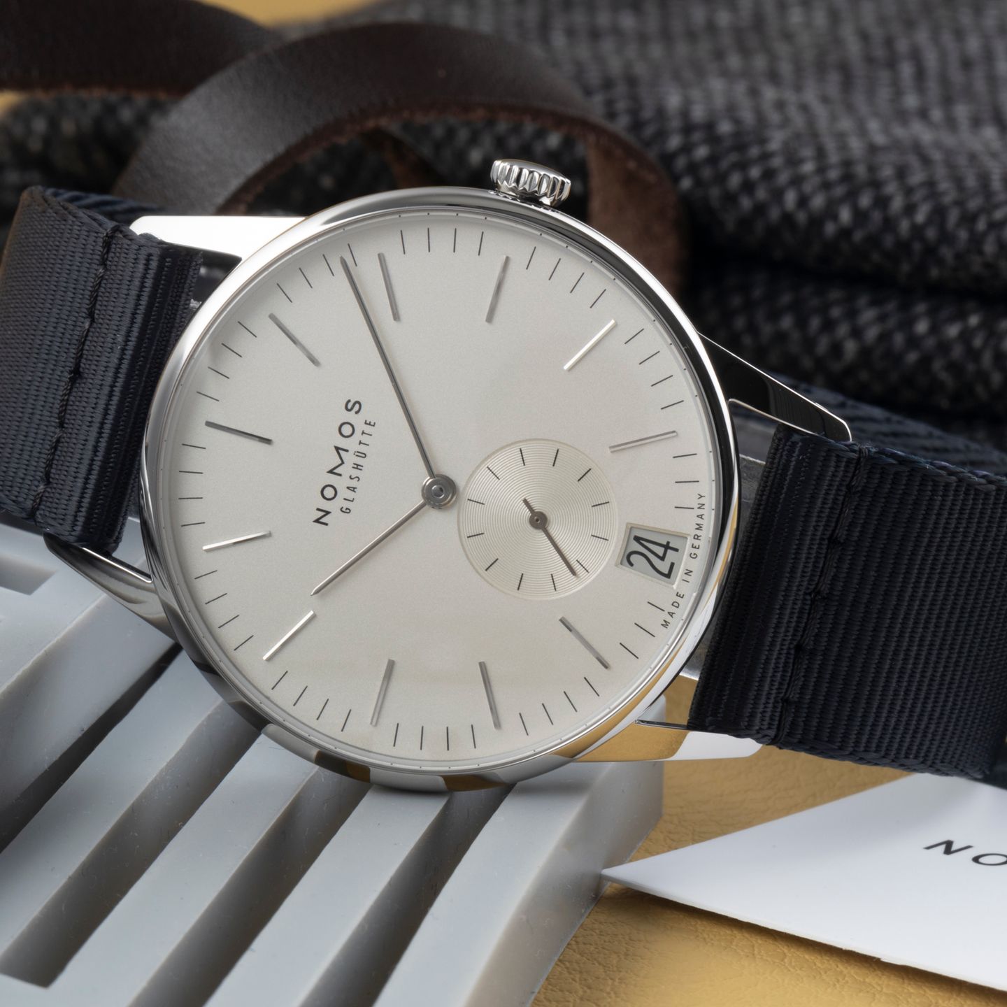 NOMOS Orion Datum 381 (Unknown (random serial)) - White dial 38 mm Steel case (2/8)