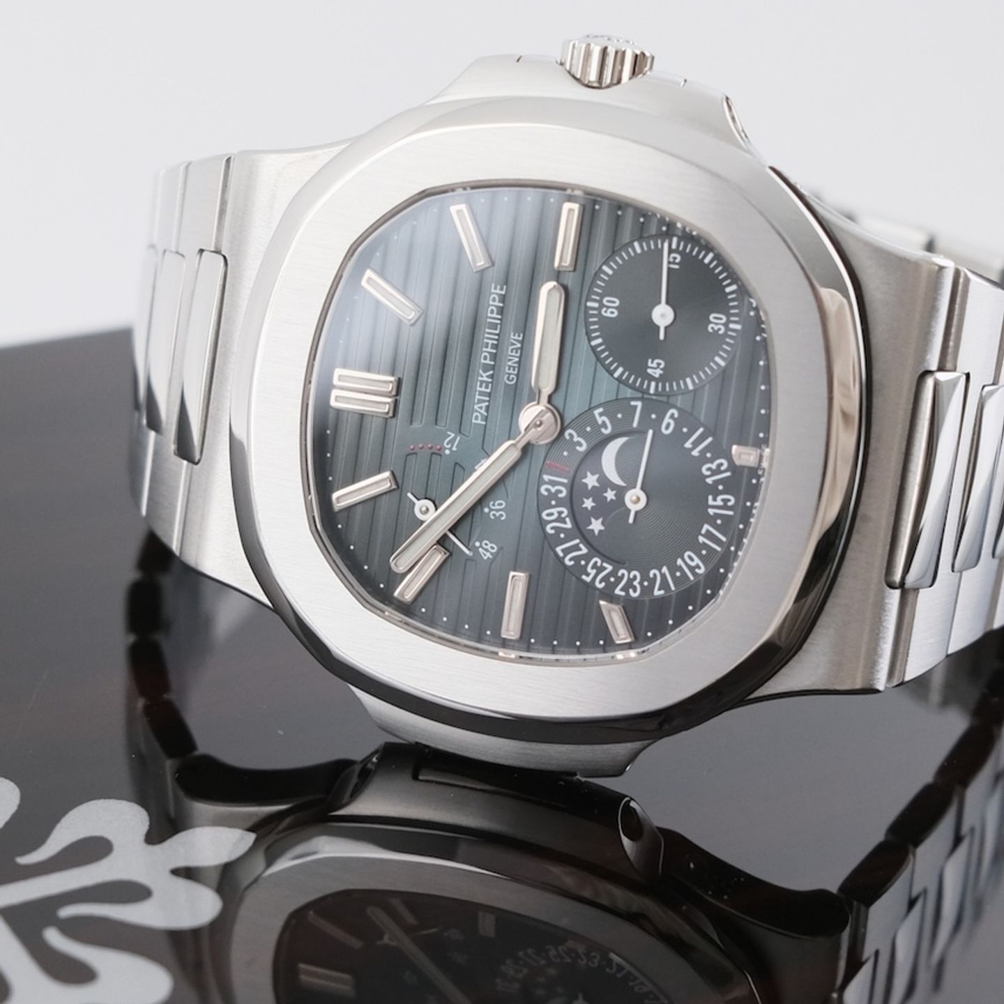 Patek Philippe Nautilus 5712/1A-001 (2011) - Blue dial 40 mm Steel case (5/8)
