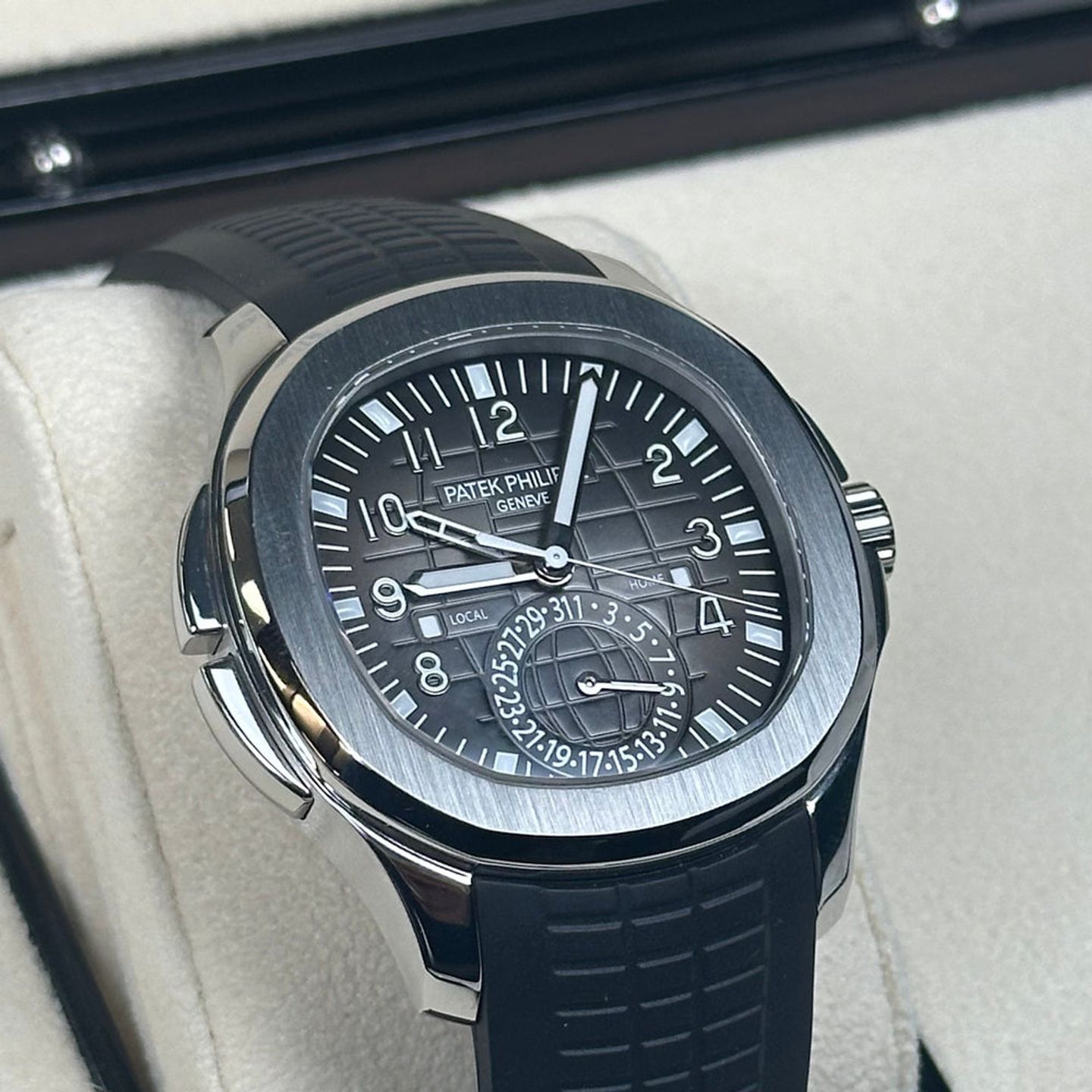 Patek Philippe Aquanaut 5164G-001 - (1/2)
