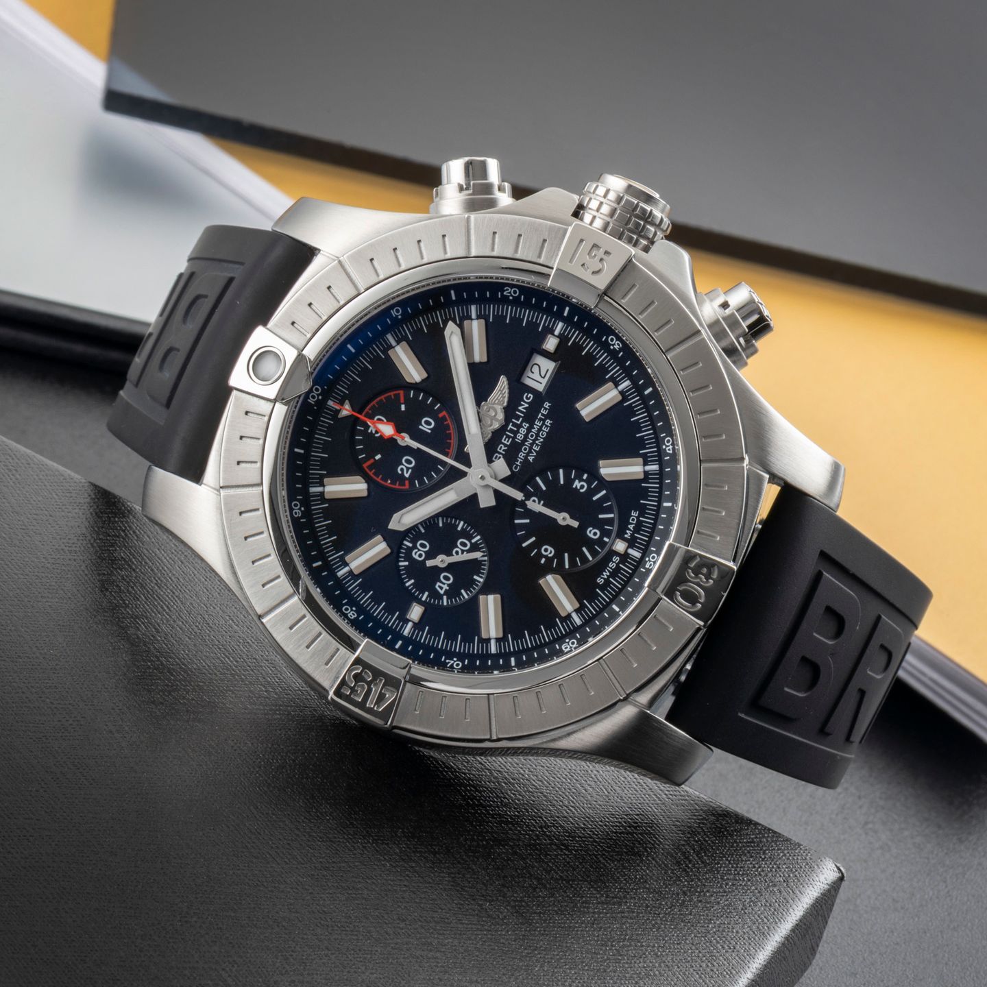 Breitling Super Avenger A13375 (Onbekend (willekeurig serienummer)) - Zwart wijzerplaat 48mm Staal (2/8)