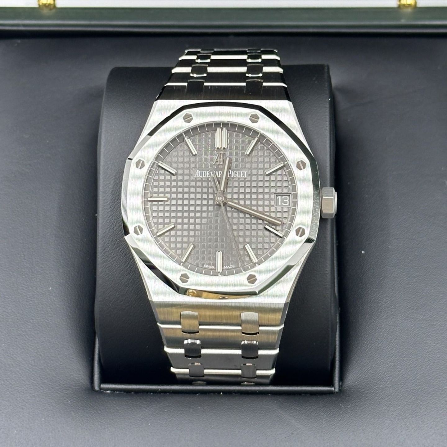 Audemars Piguet Royal Oak 15500ST.OO.1220ST.02 (2021) - Grey dial 41 mm Steel case (5/8)