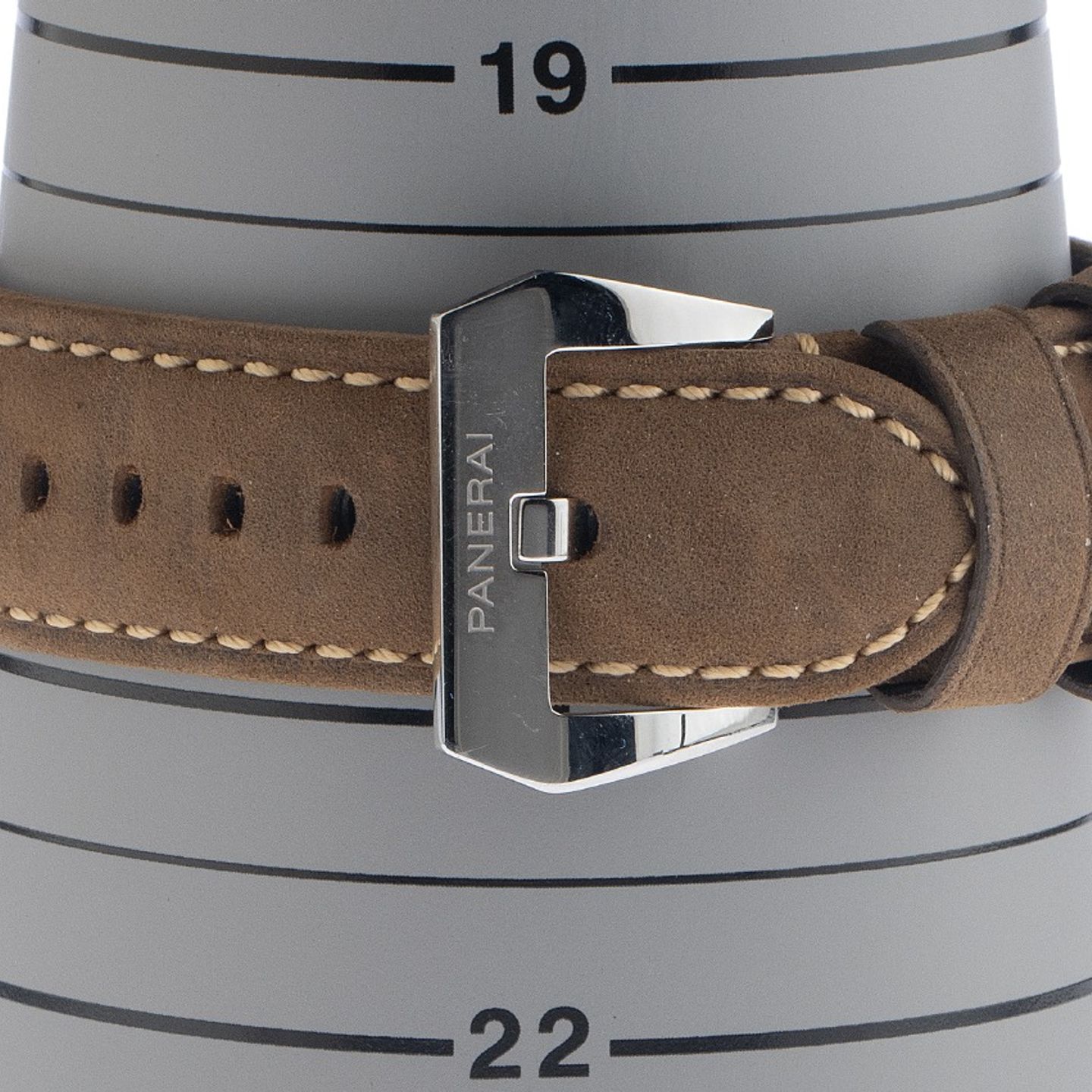 Panerai Luminor Base 8 Days PAM00914 (2026) - Zwart wijzerplaat 44mm Staal (8/8)