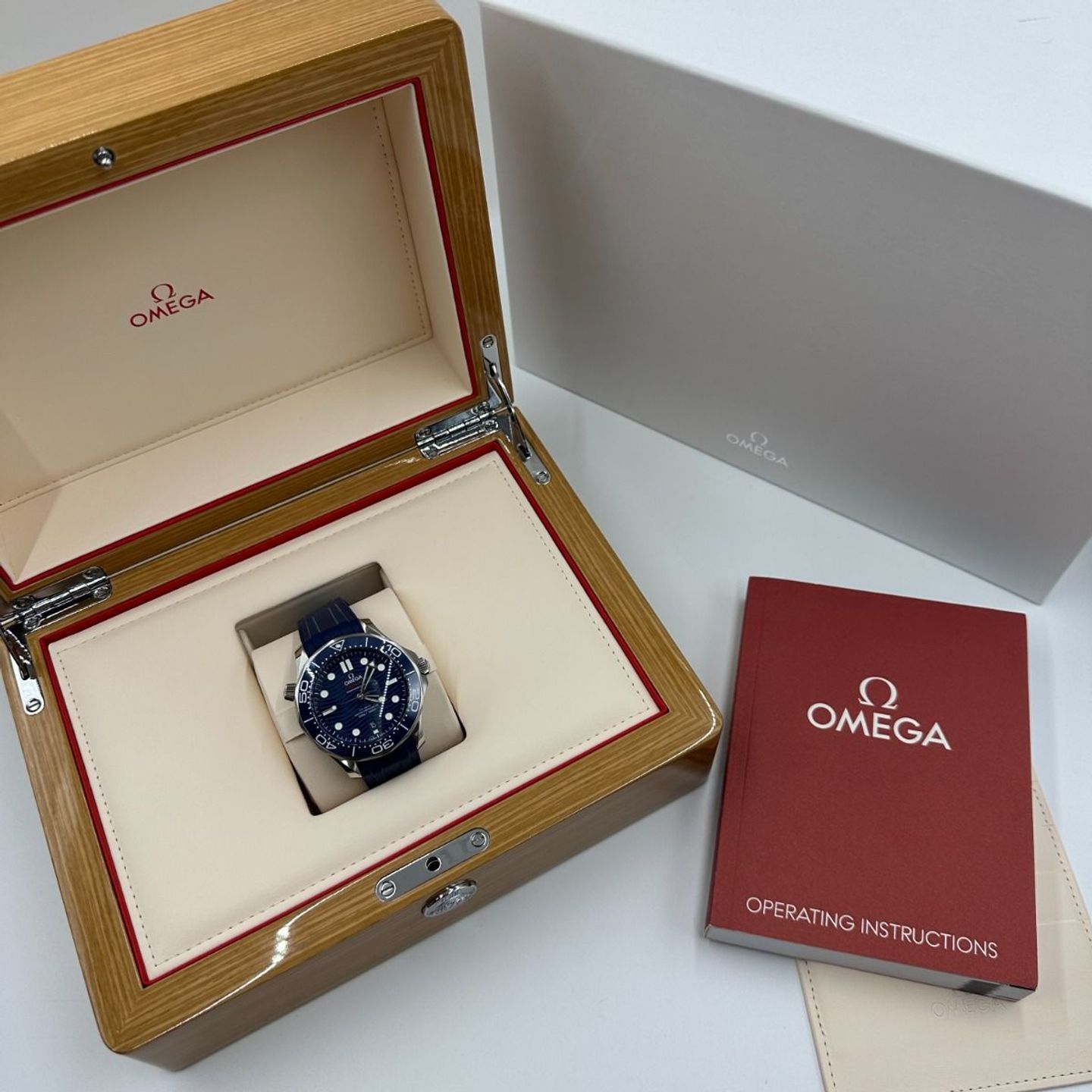 Omega Seamaster Diver 300 M 210.32.42.20.03.001 (2024) - Blue dial 42 mm Steel case (2/8)