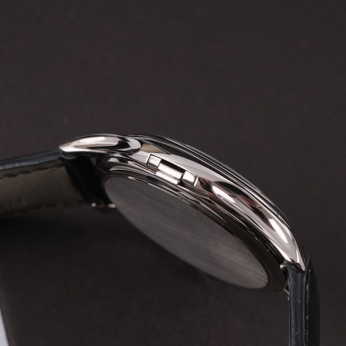 Patek Philippe Calatrava 5227G-001 (2019) - Beige dial 39 mm White Gold case (6/8)