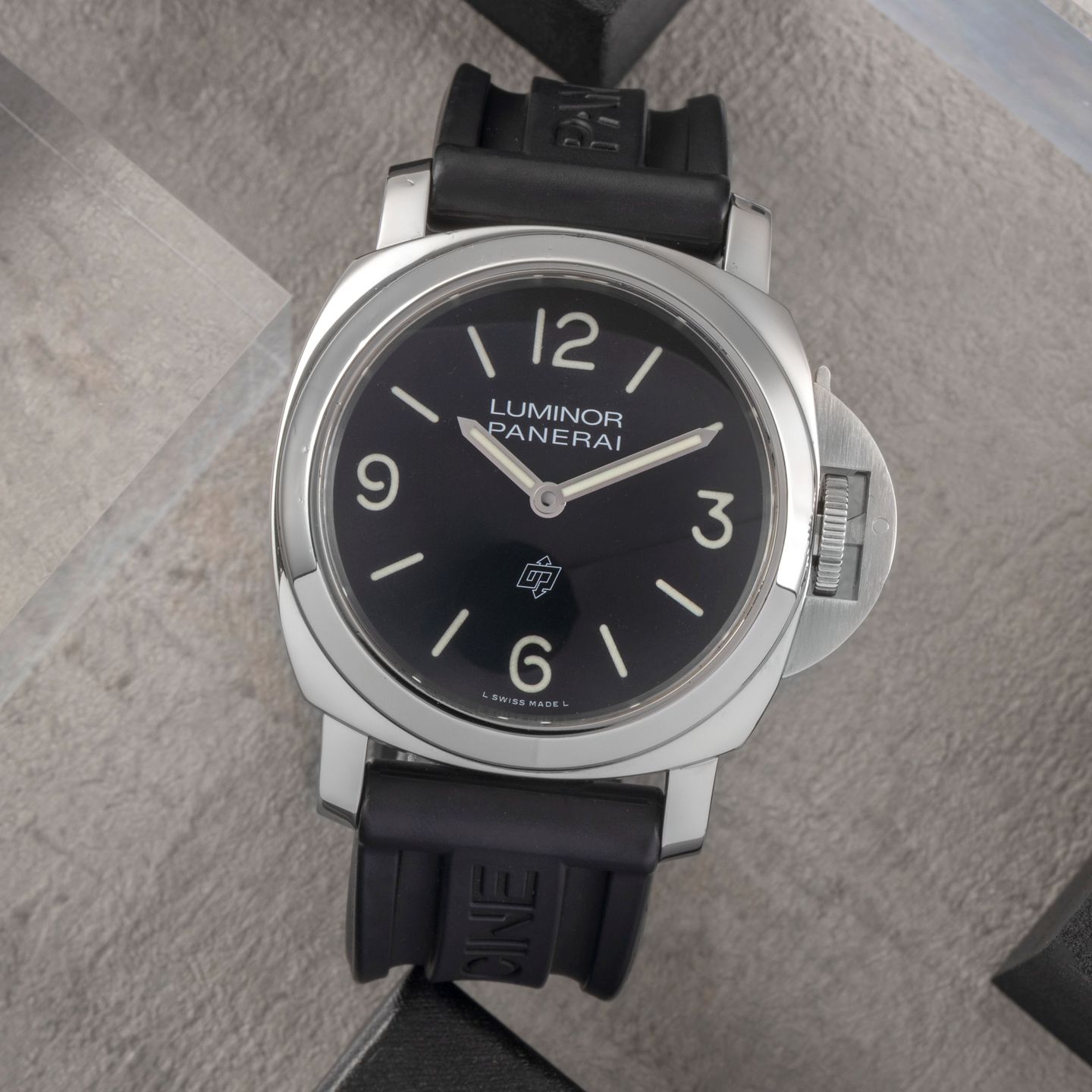 Panerai Luminor Base Logo PAM01086 (Unknown (random serial)) - Black dial 44 mm Steel case (1/8)